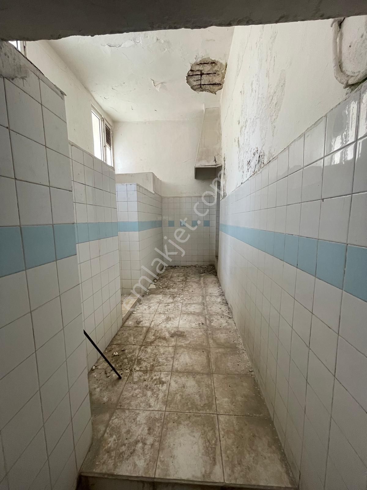 Ayvada'dan Ayvalık Merkez'de Bahçeli 2 Katlı Hamam Ve 2 Katlı Taş Rum Ev - Görsel 18