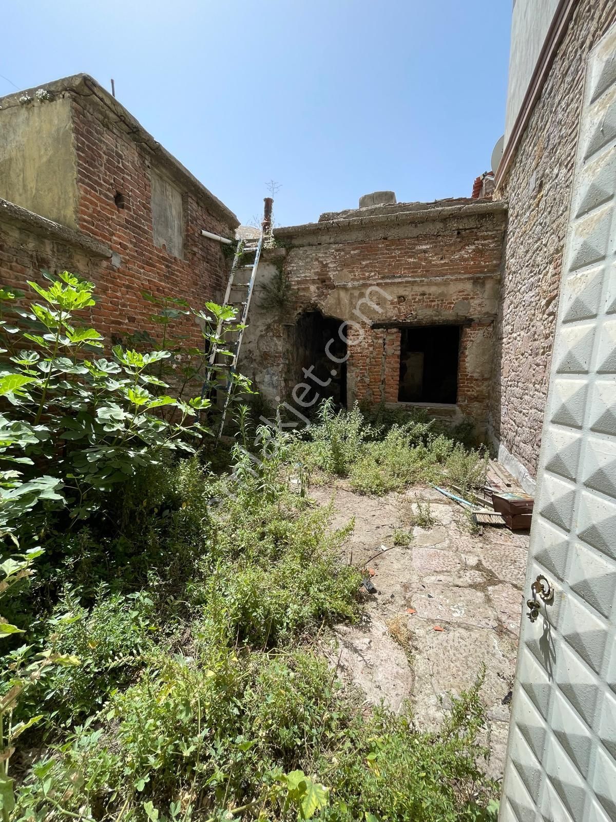 Ayvada'dan Ayvalık Merkez'de Bahçeli 2 Katlı Hamam Ve 2 Katlı Taş Rum Ev - Görsel 16