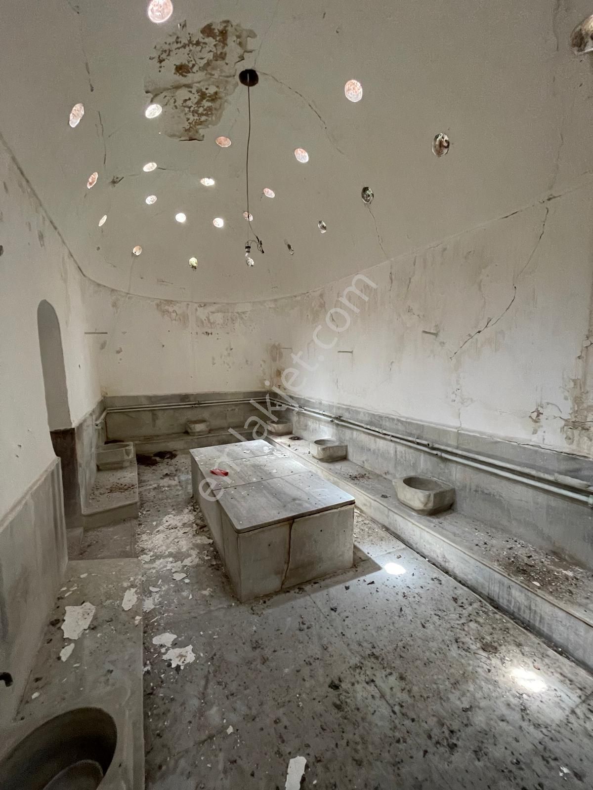 Ayvada'dan Ayvalık Merkez'de Bahçeli 2 Katlı Hamam Ve 2 Katlı Taş Rum Ev - Görsel 27