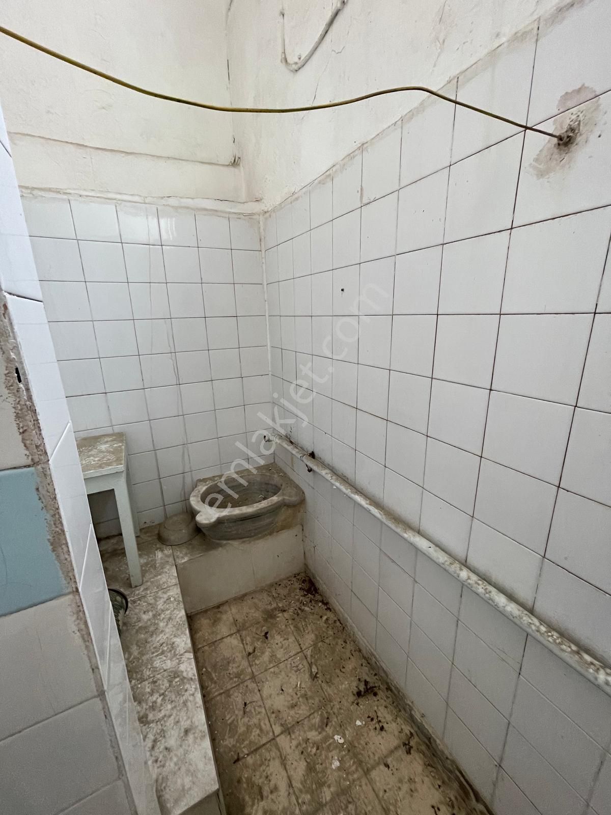 Ayvada'dan Ayvalık Merkez'de Bahçeli 2 Katlı Hamam Ve 2 Katlı Taş Rum Ev - Görsel 26