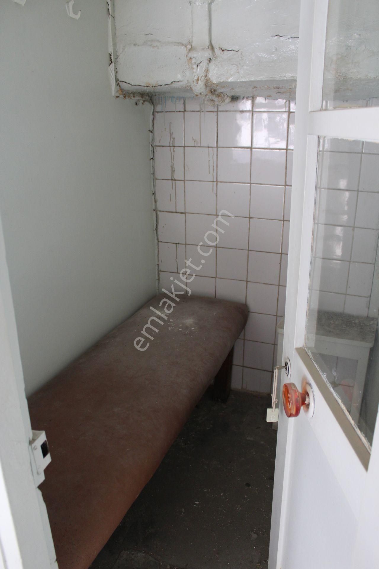 Ayvada'dan Ayvalık Merkez'de Bahçeli 2 Katlı Hamam Ve 2 Katlı Taş Rum Ev - Görsel 25