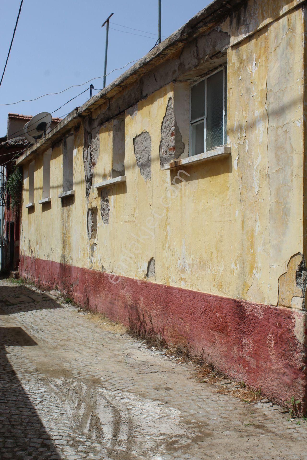 Ayvada'dan Ayvalık Merkez'de Bahçeli 2 Katlı Hamam Ve 2 Katlı Taş Rum Ev - Görsel 3