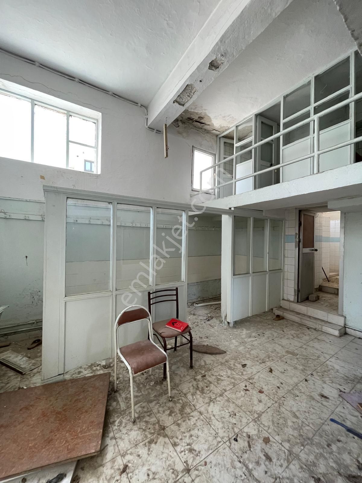 Ayvada'dan Ayvalık Merkez'de Bahçeli 2 Katlı Hamam Ve 2 Katlı Taş Rum Ev - Görsel 23