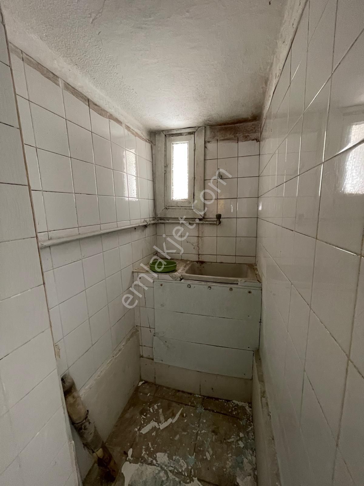 Ayvada'dan Ayvalık Merkez'de Bahçeli 2 Katlı Hamam Ve 2 Katlı Taş Rum Ev - Görsel 32