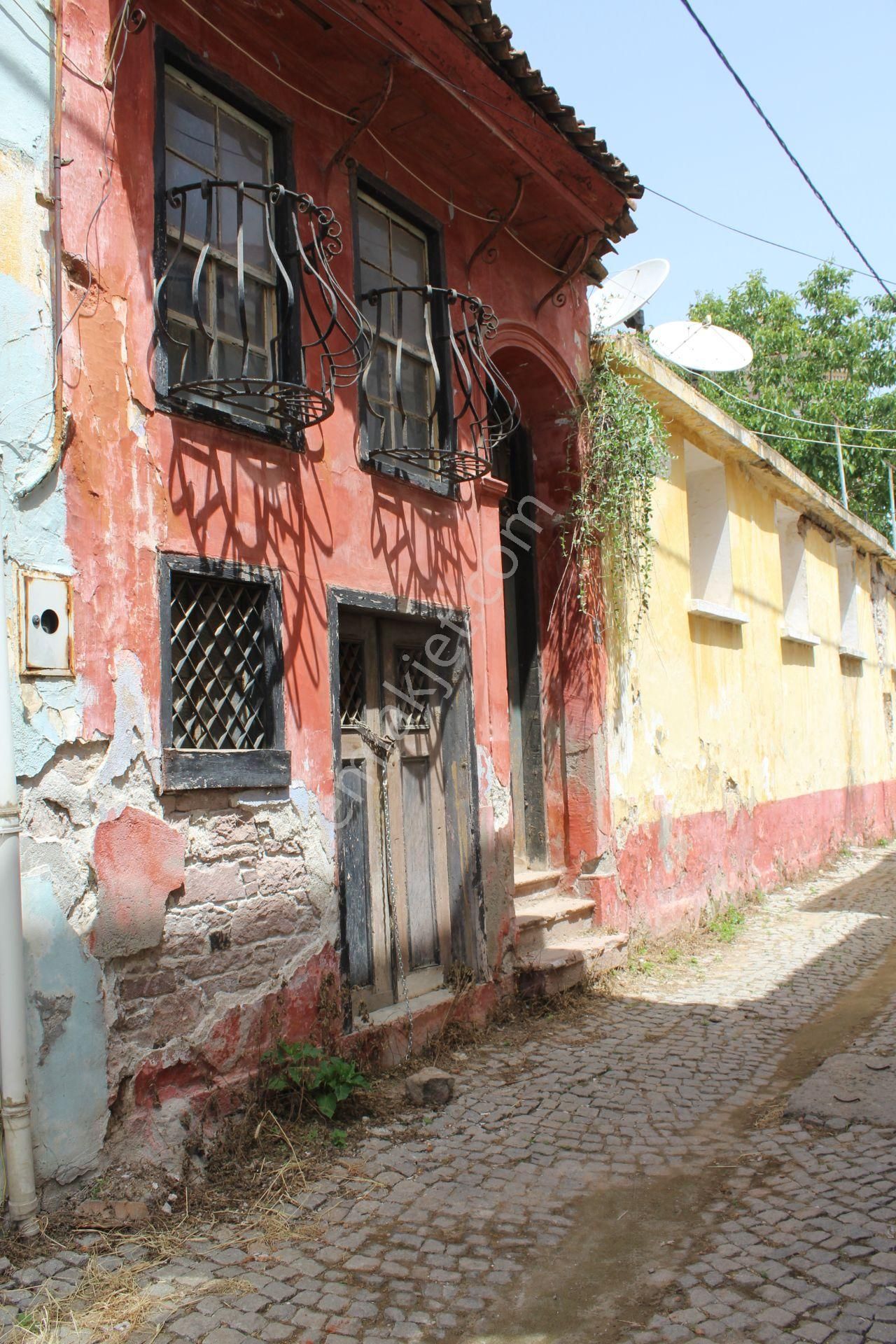 Ayvada'dan Ayvalık Merkez'de Bahçeli 2 Katlı Hamam Ve 2 Katlı Taş Rum Ev - Görsel 6