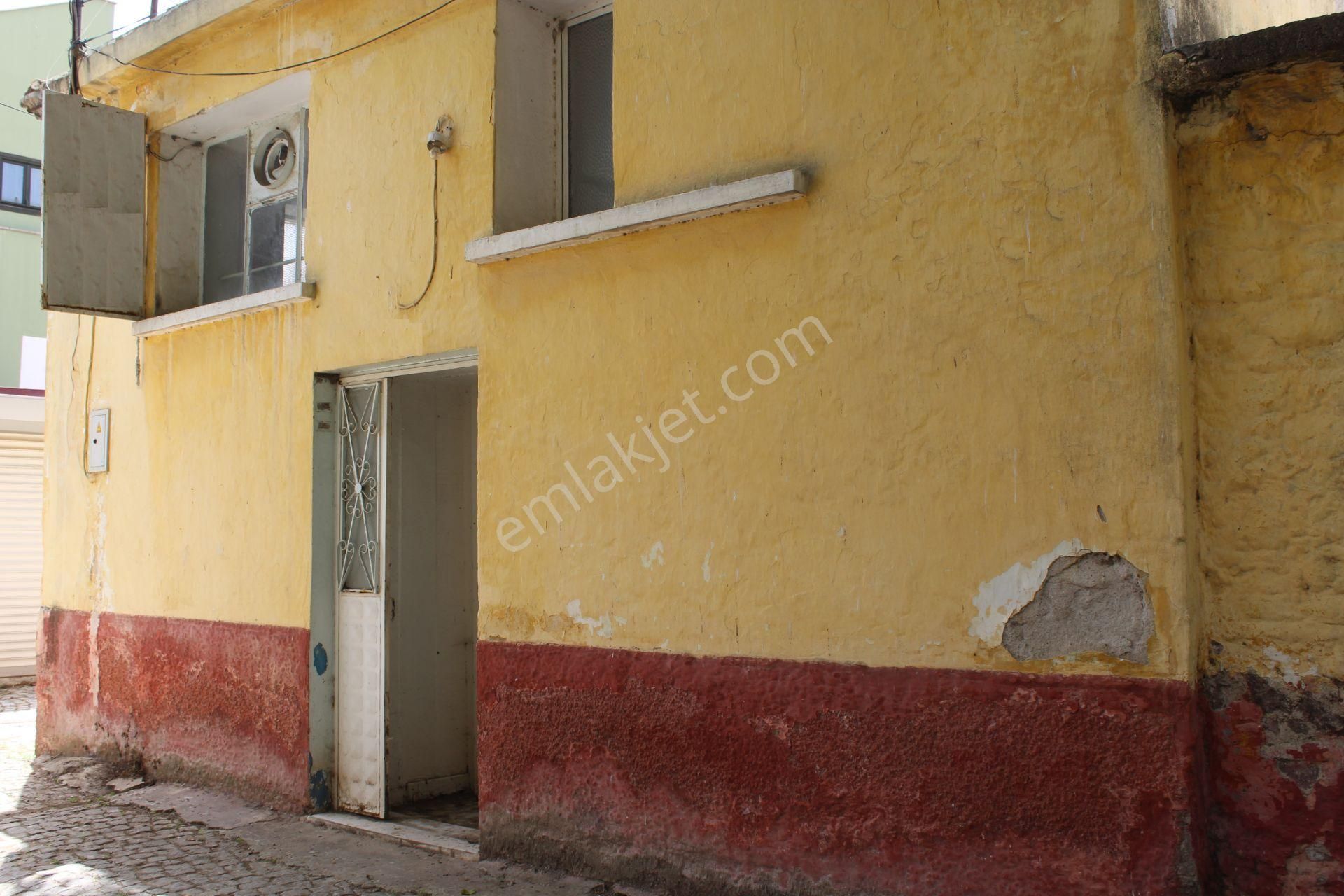 Ayvada'dan Ayvalık Merkez'de Bahçeli 2 Katlı Hamam Ve 2 Katlı Taş Rum Ev - Görsel 4