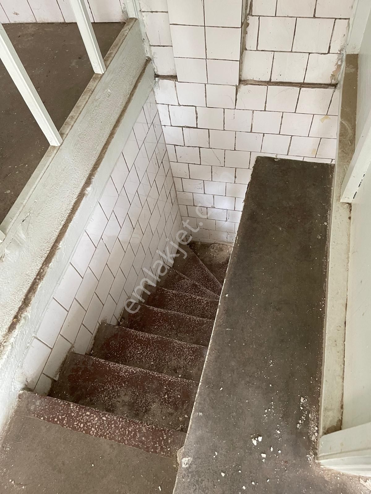 Ayvada'dan Ayvalık Merkez'de Bahçeli 2 Katlı Hamam Ve 2 Katlı Taş Rum Ev - Görsel 8