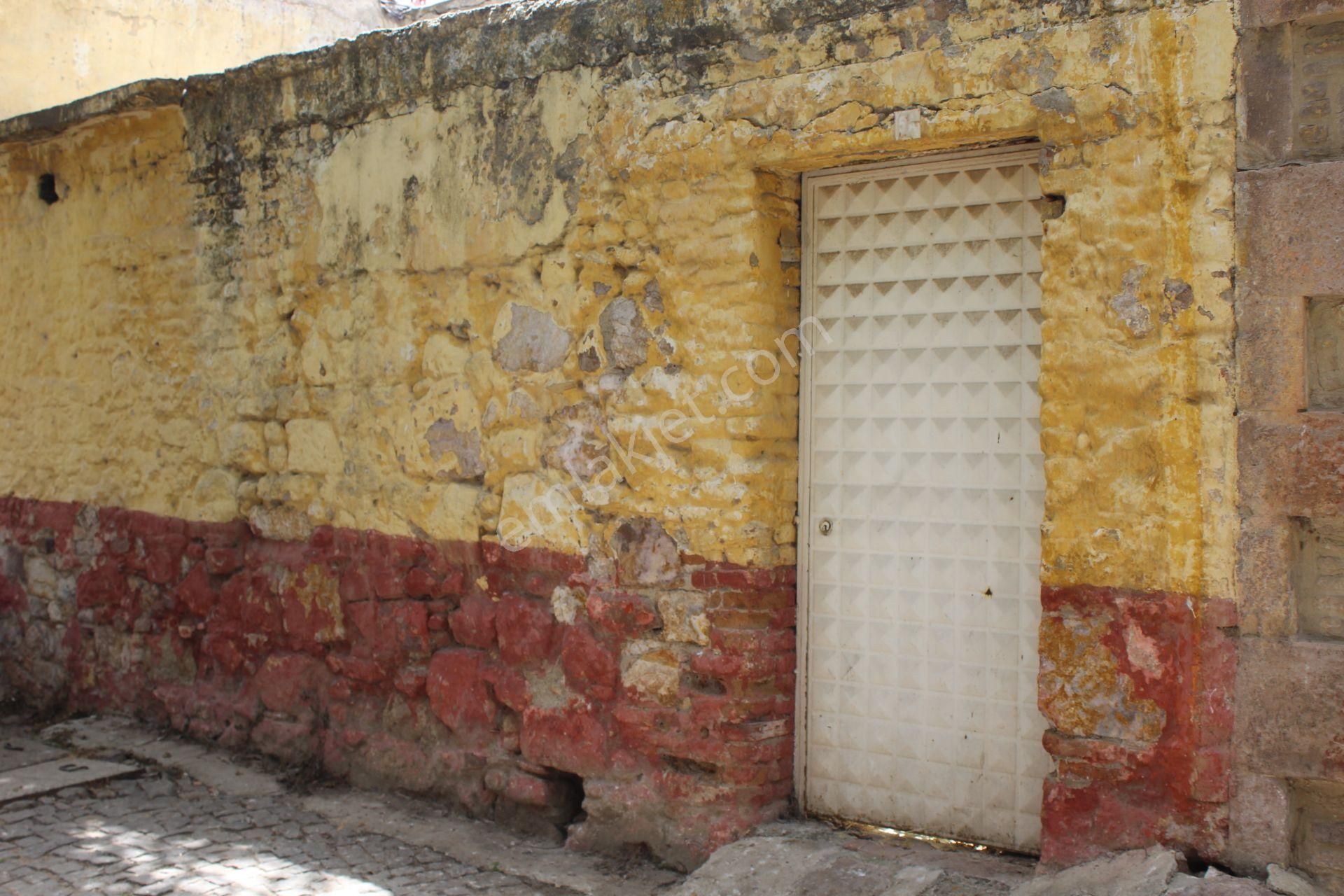 Ayvada'dan Ayvalık Merkez'de Bahçeli 2 Katlı Hamam Ve 2 Katlı Taş Rum Ev - Görsel 2