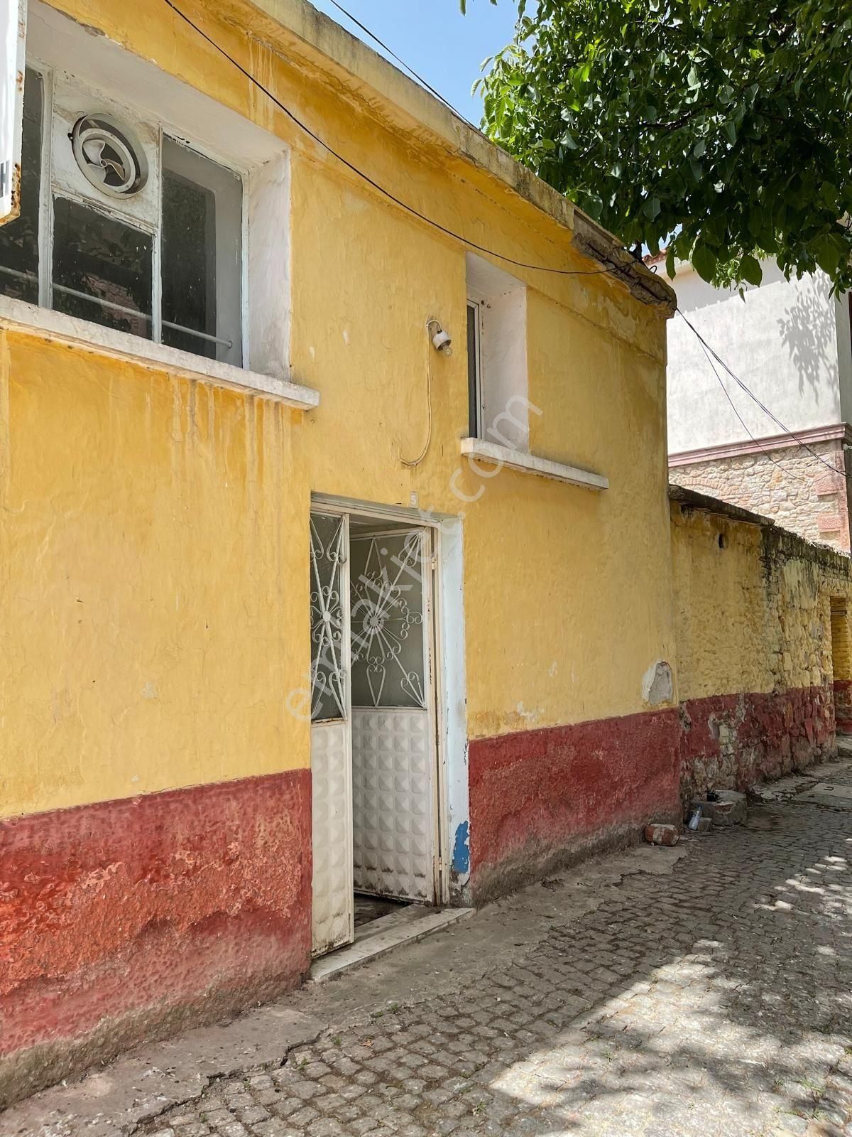 Ayvada'dan Ayvalık Merkez'de Bahçeli 2 Katlı Hamam Ve 2 Katlı Taş Rum Ev - Görsel 12