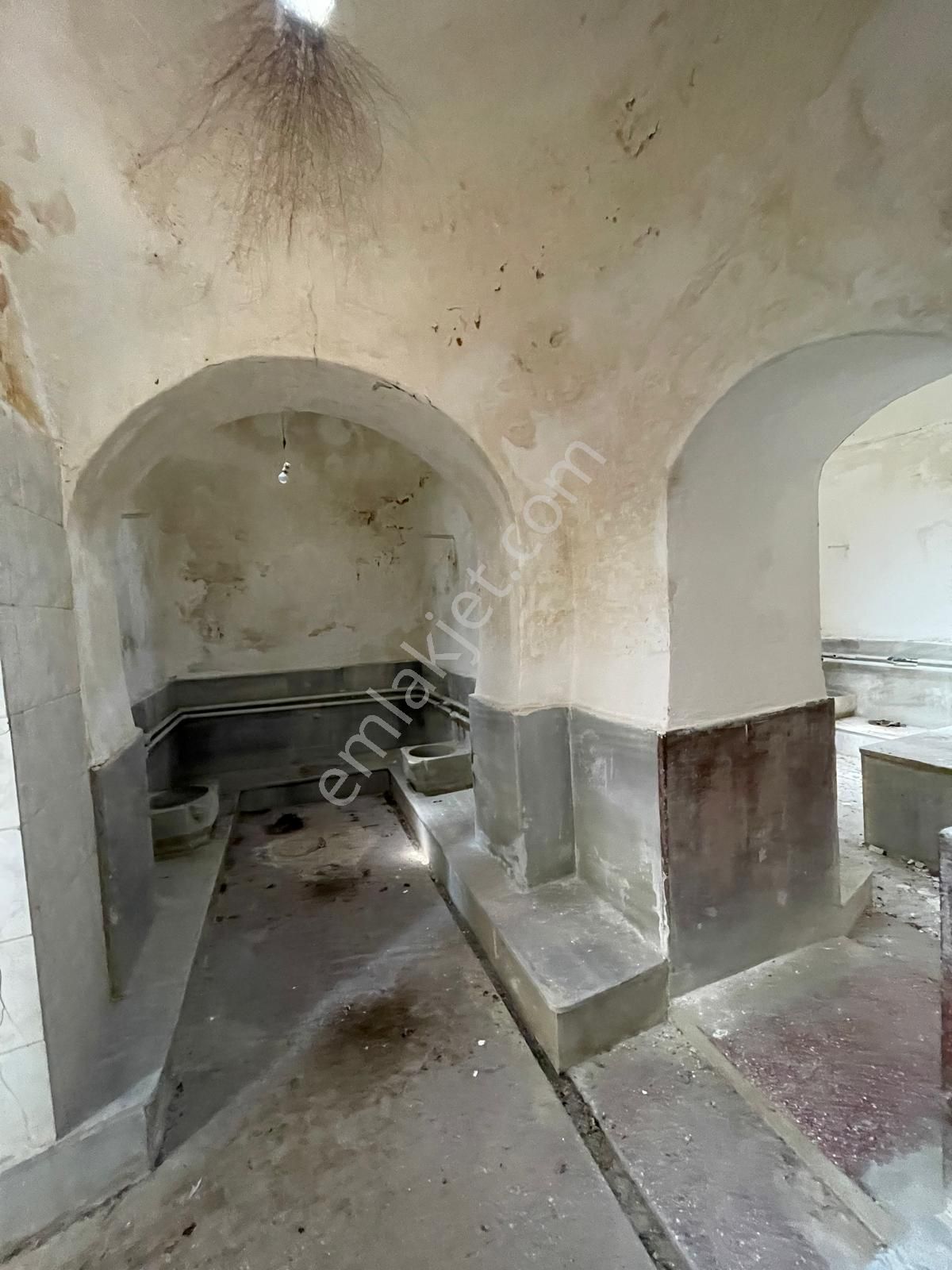 Ayvada'dan Ayvalık Merkez'de Bahçeli 2 Katlı Hamam Ve 2 Katlı Taş Rum Ev - Görsel 24