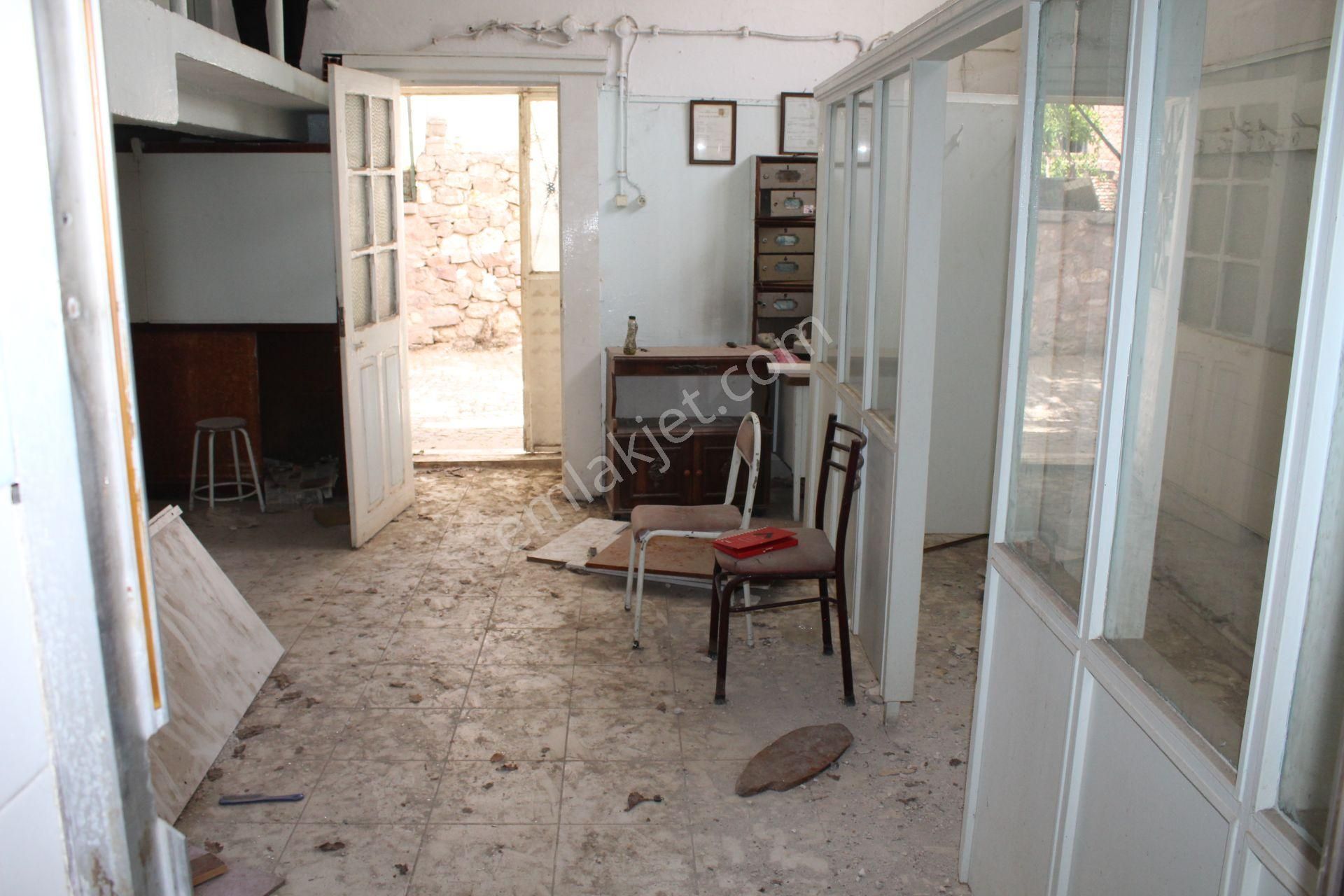 Ayvada'dan Ayvalık Merkez'de Bahçeli 2 Katlı Hamam Ve 2 Katlı Taş Rum Ev - Görsel 17