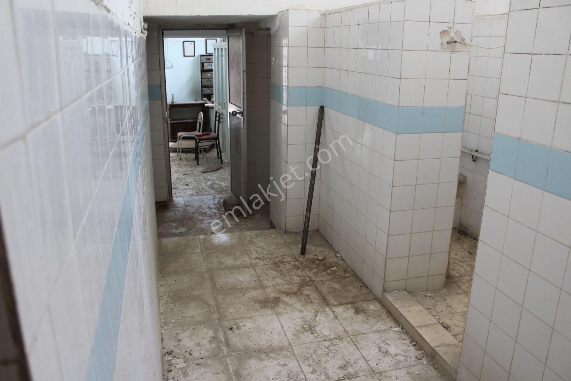 Ayvada'dan Ayvalık Merkez'de Bahçeli 2 Katlı Hamam Ve 2 Katlı Taş Rum Ev - Görsel 15