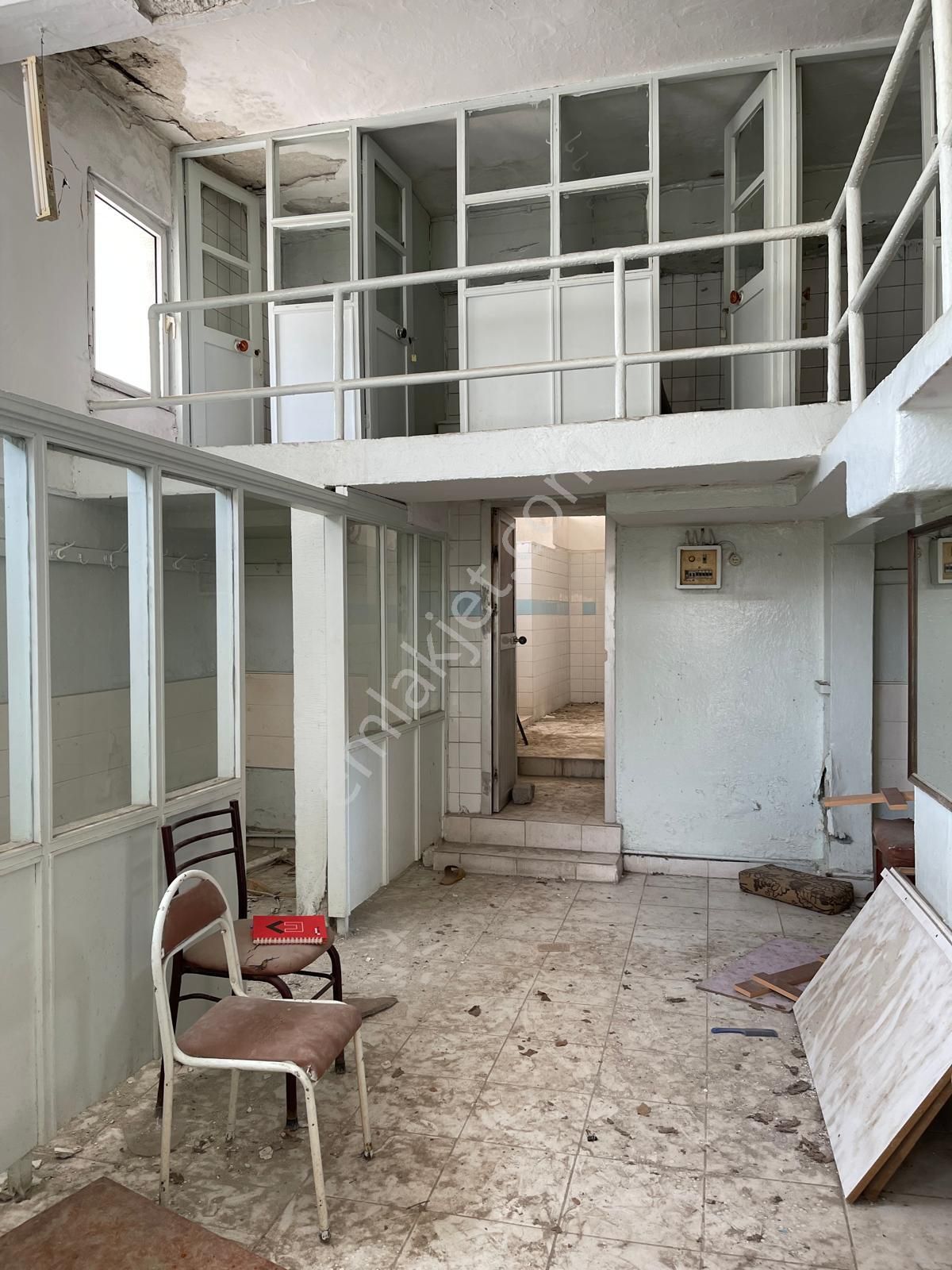 Ayvada'dan Ayvalık Merkez'de Bahçeli 2 Katlı Hamam Ve 2 Katlı Taş Rum Ev - Görsel 30