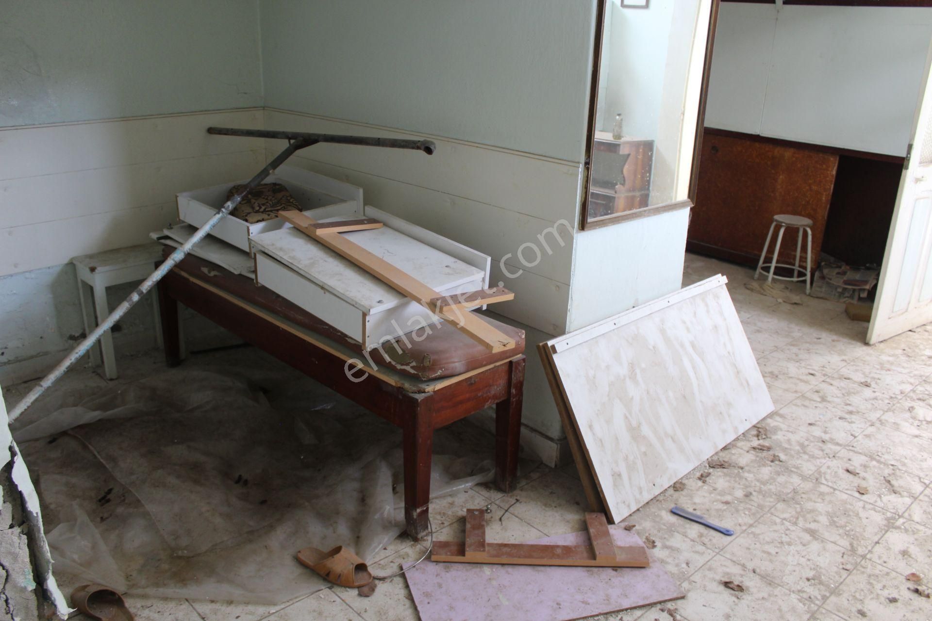 Ayvada'dan Ayvalık Merkez'de Bahçeli 2 Katlı Hamam Ve 2 Katlı Taş Rum Ev - Görsel 10