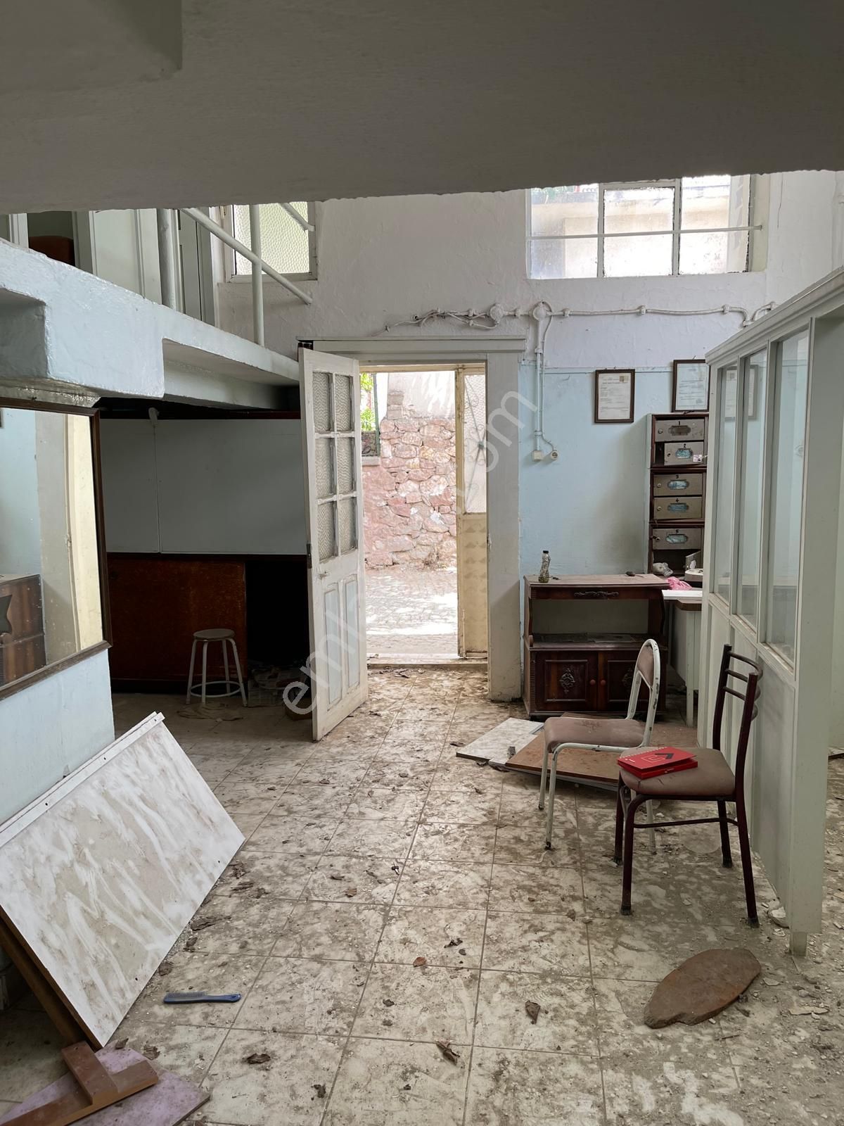 Ayvada'dan Ayvalık Merkez'de Bahçeli 2 Katlı Hamam Ve 2 Katlı Taş Rum Ev - Görsel 13