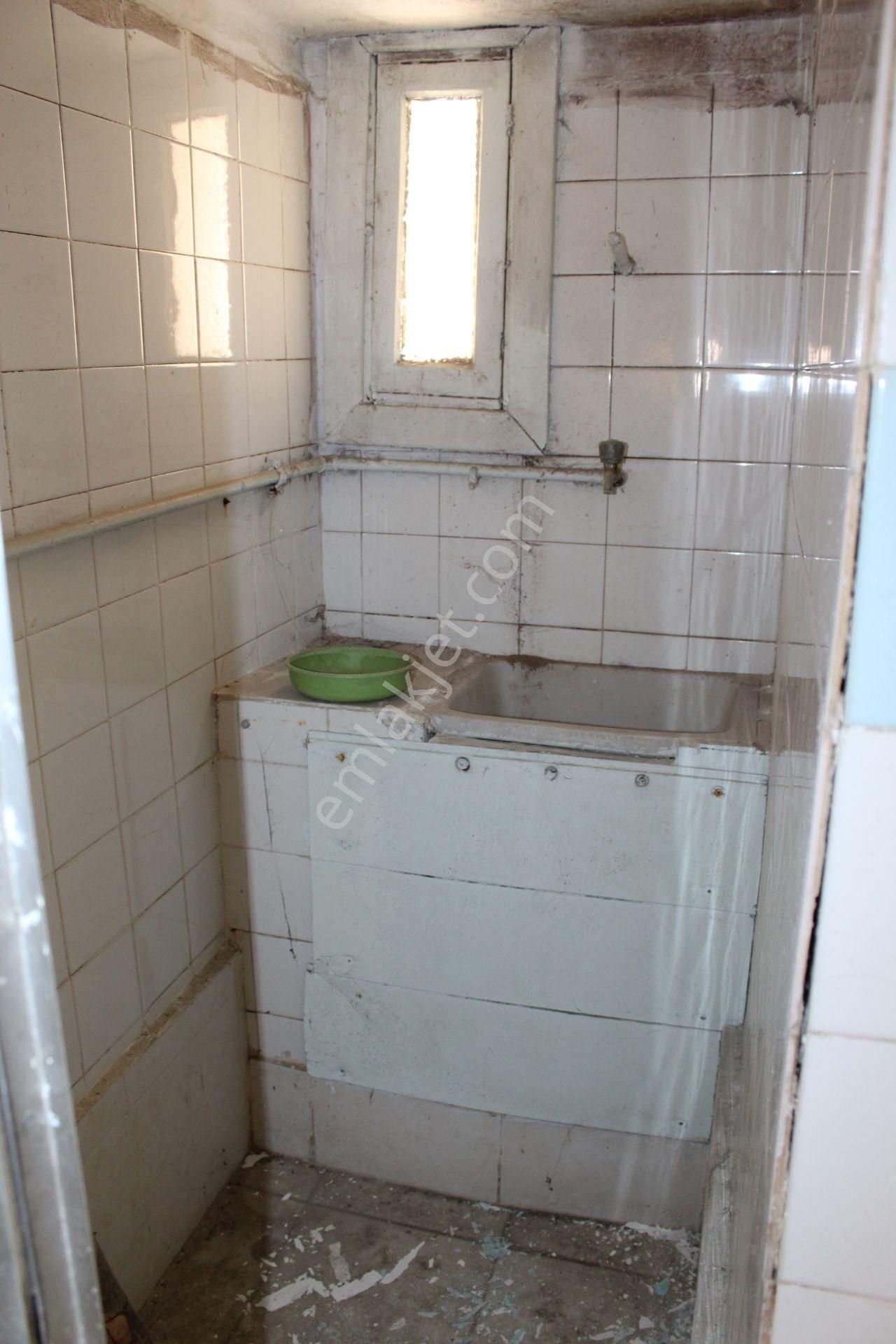 Ayvada'dan Ayvalık Merkez'de Bahçeli 2 Katlı Hamam Ve 2 Katlı Taş Rum Ev - Görsel 28