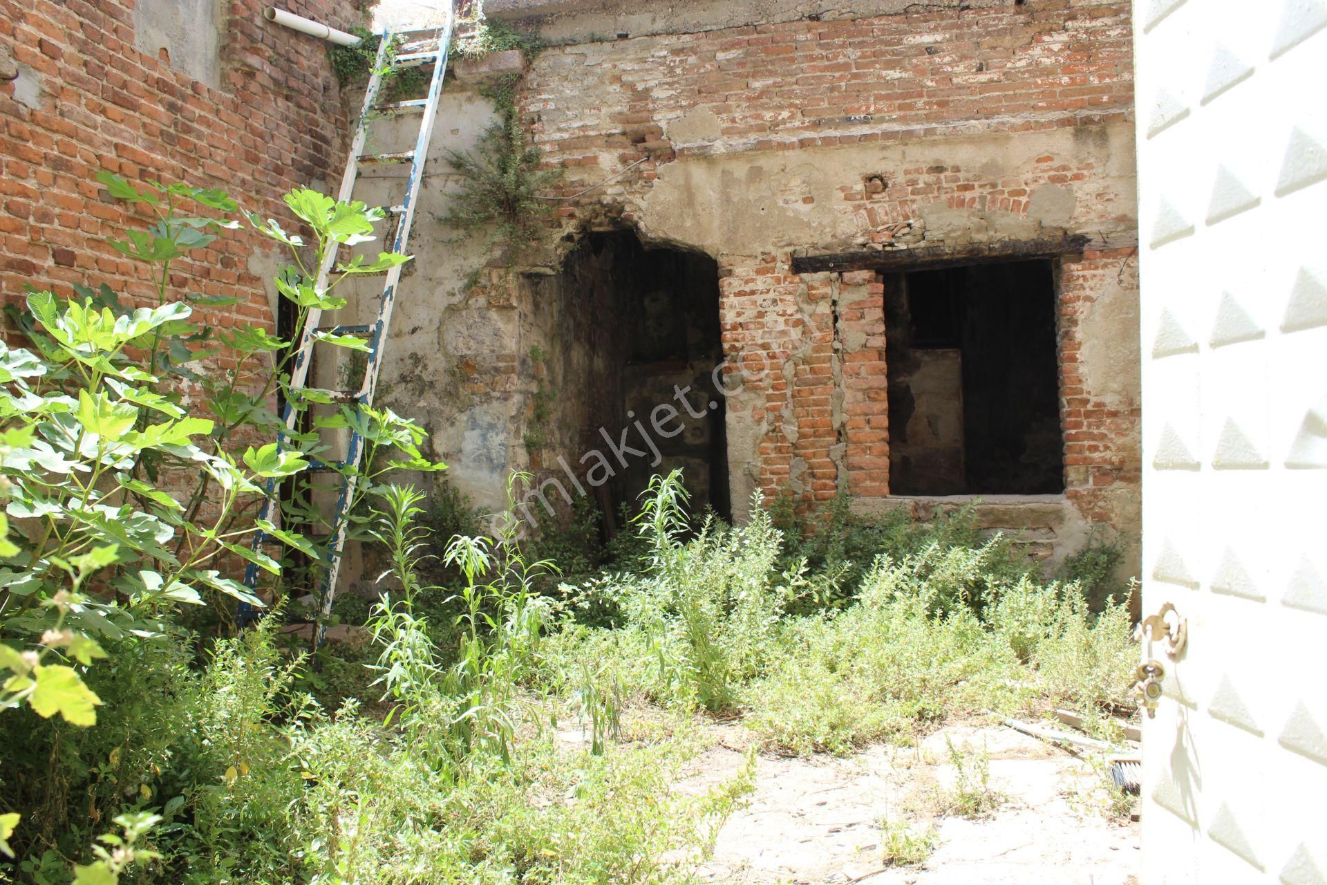 Ayvada'dan Ayvalık Merkez'de Bahçeli 2 Katlı Hamam Ve 2 Katlı Taş Rum Ev - Görsel 19