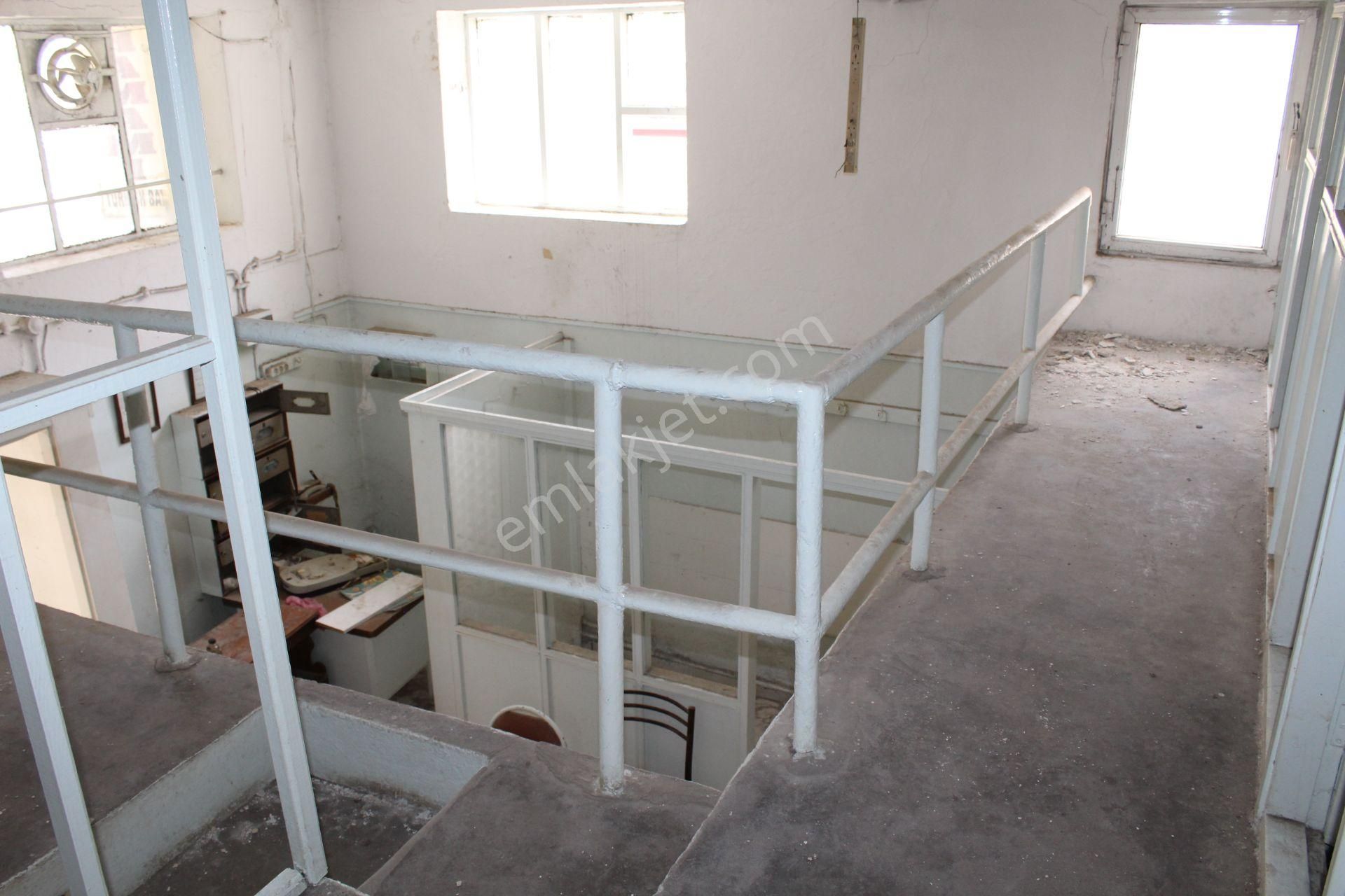 Ayvada'dan Ayvalık Merkez'de Bahçeli 2 Katlı Hamam Ve 2 Katlı Taş Rum Ev - Görsel 9