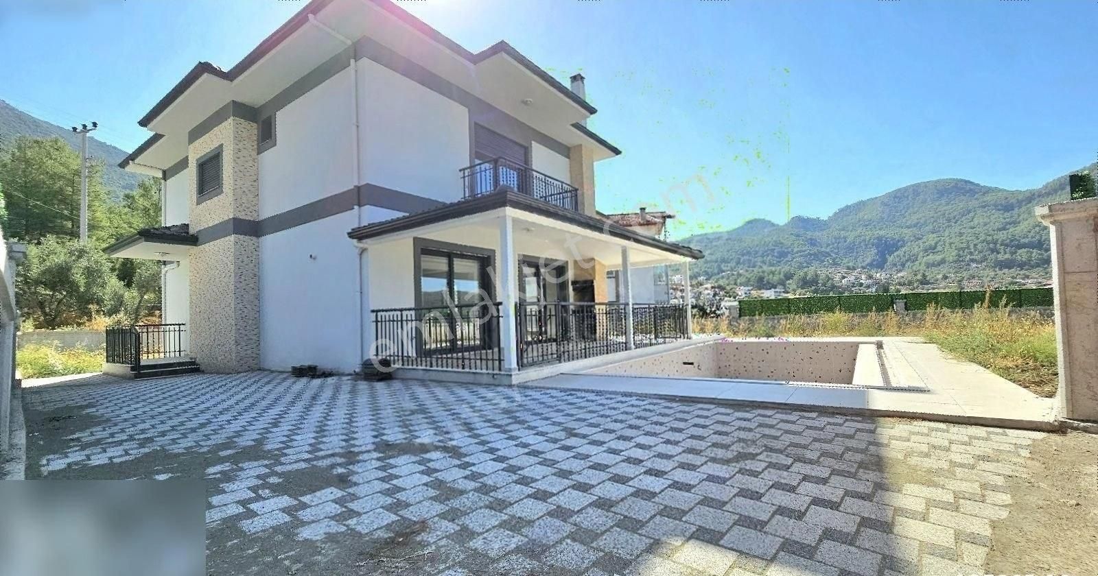 Fethiye Yeşilüzümlü Satılık Villa Fethiye Üzümlü de çok acil satılık müstakil villa