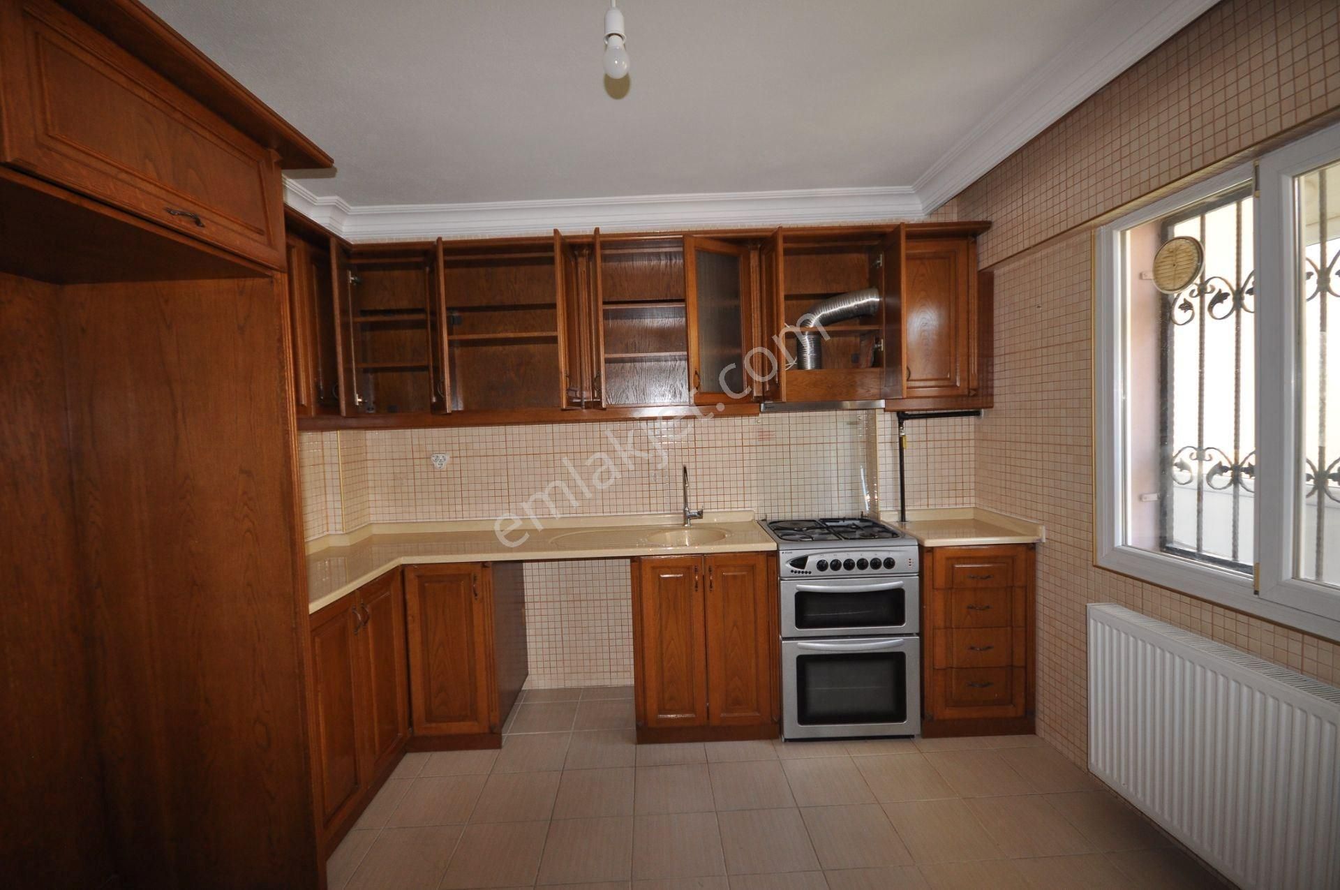 Eşyasız 180 M2 2.kat Asansörlü Doğalgazlı Kiralık Daire