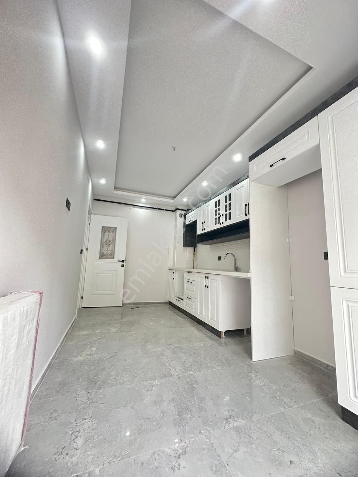 Mani̇sa yunusemre akmesci̇t mah asansörlü 4 katlinin 3.kati 2+1 95m sifir full lüx dai̇re