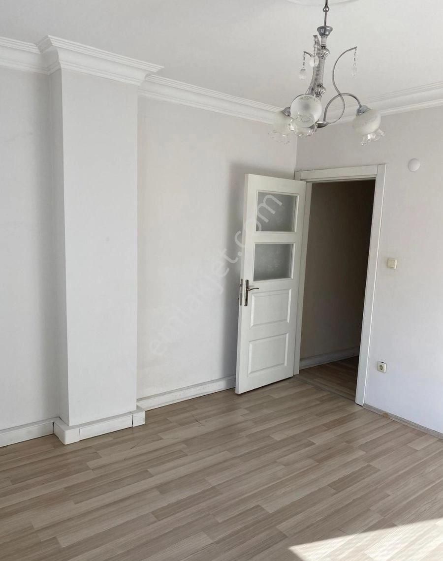 Beykoz Kavacık Satılık Daire KAVACIKTA ANA CADDE ÜZERİNDE SÜPER LOKASYONDA ARAKAT 2+1 DAİRE KELEPİR SATILIK 4250000TL