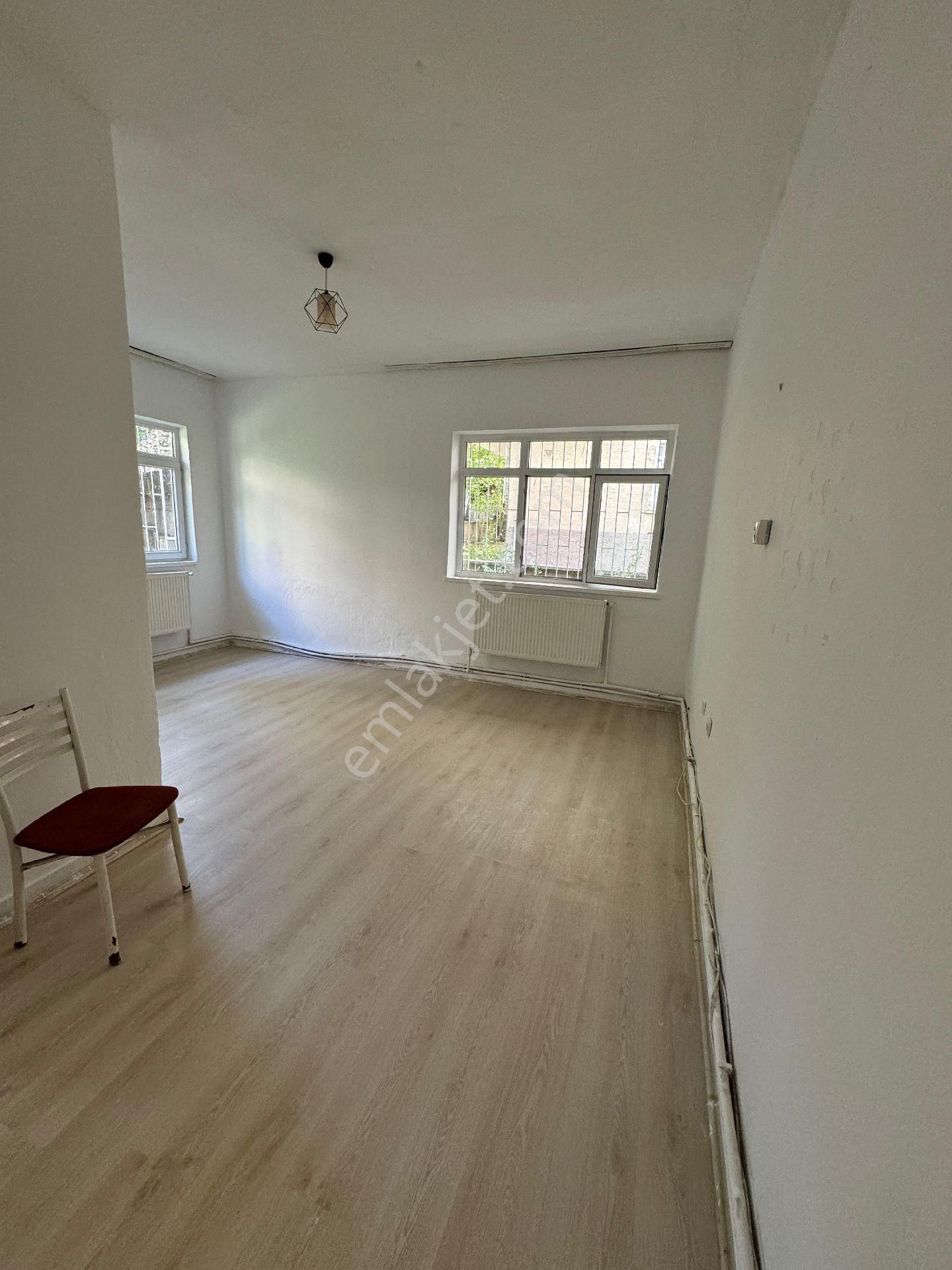 Çankaya İleri Kiralık Daire Burak Emlak'dan Kiralık Daire Kurtuluş Mektep Sk. 2+1