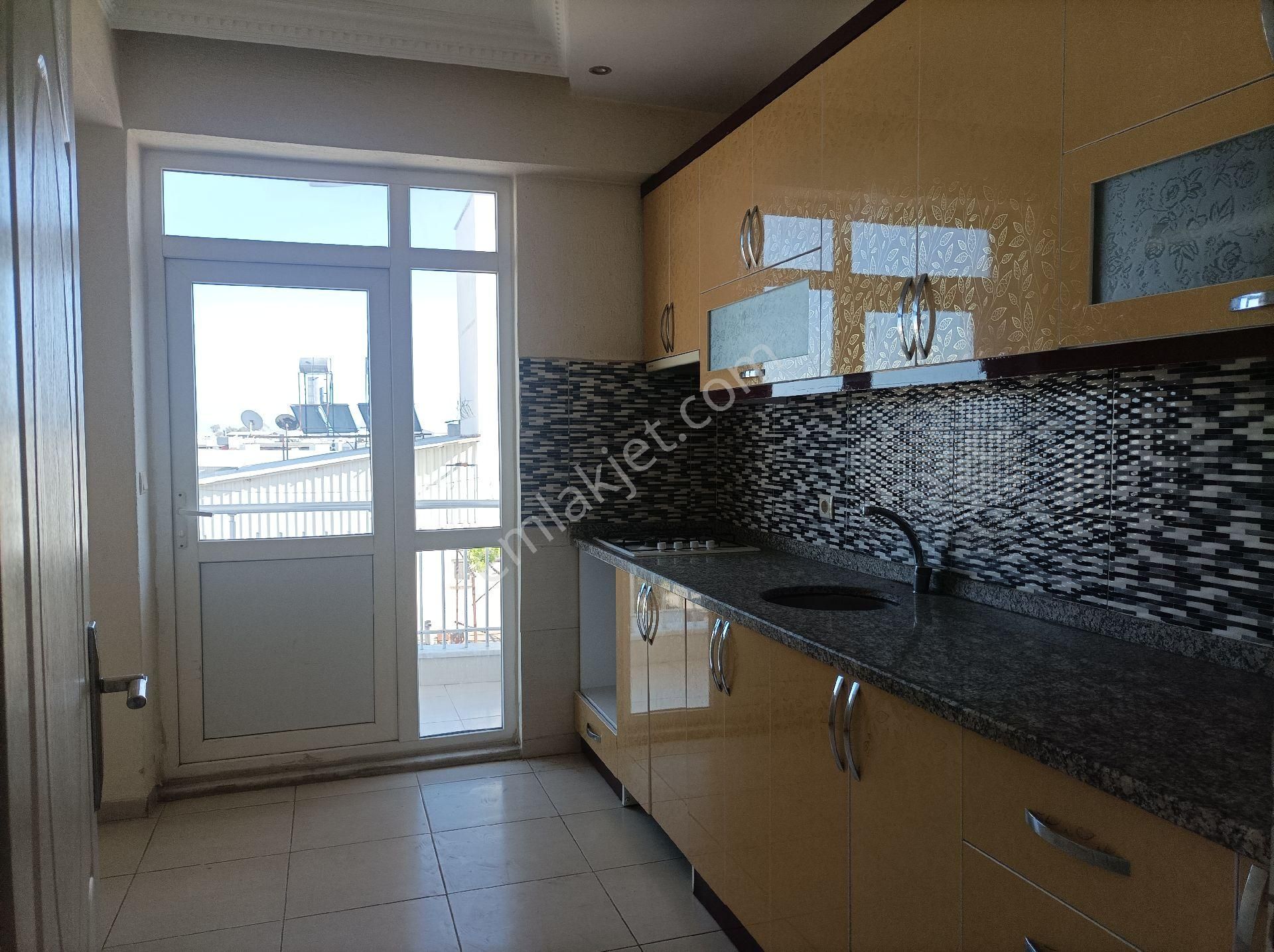Manavgat sanayi mahallesi'nde yeni bina kiralık 2+1