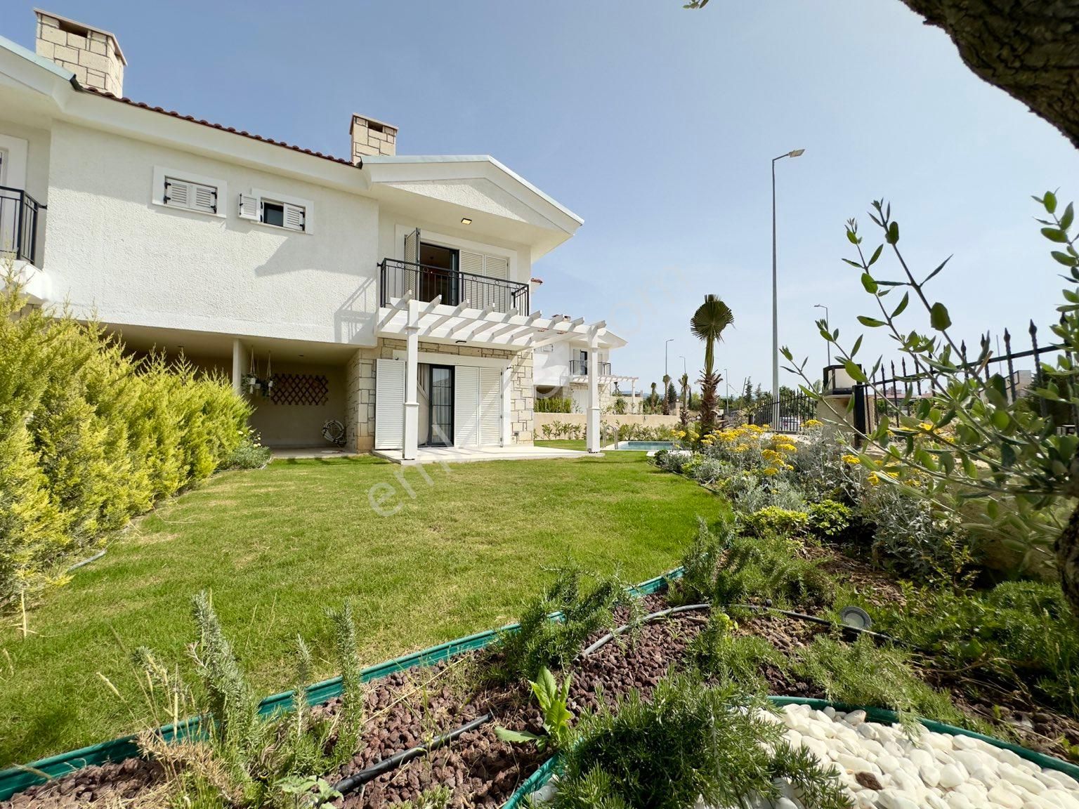 Kuşadası Karaova Satılık Yazlık Kuşadası Satılık Özel Havuzlu Villa