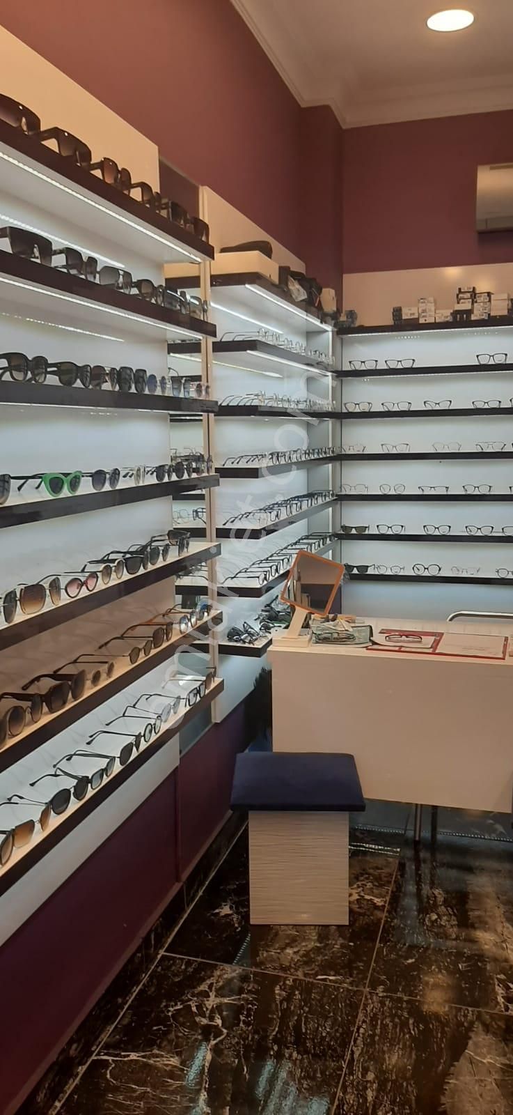 Antalya kemer merkezde atatürk cad. devren ki̇ralik mağaza