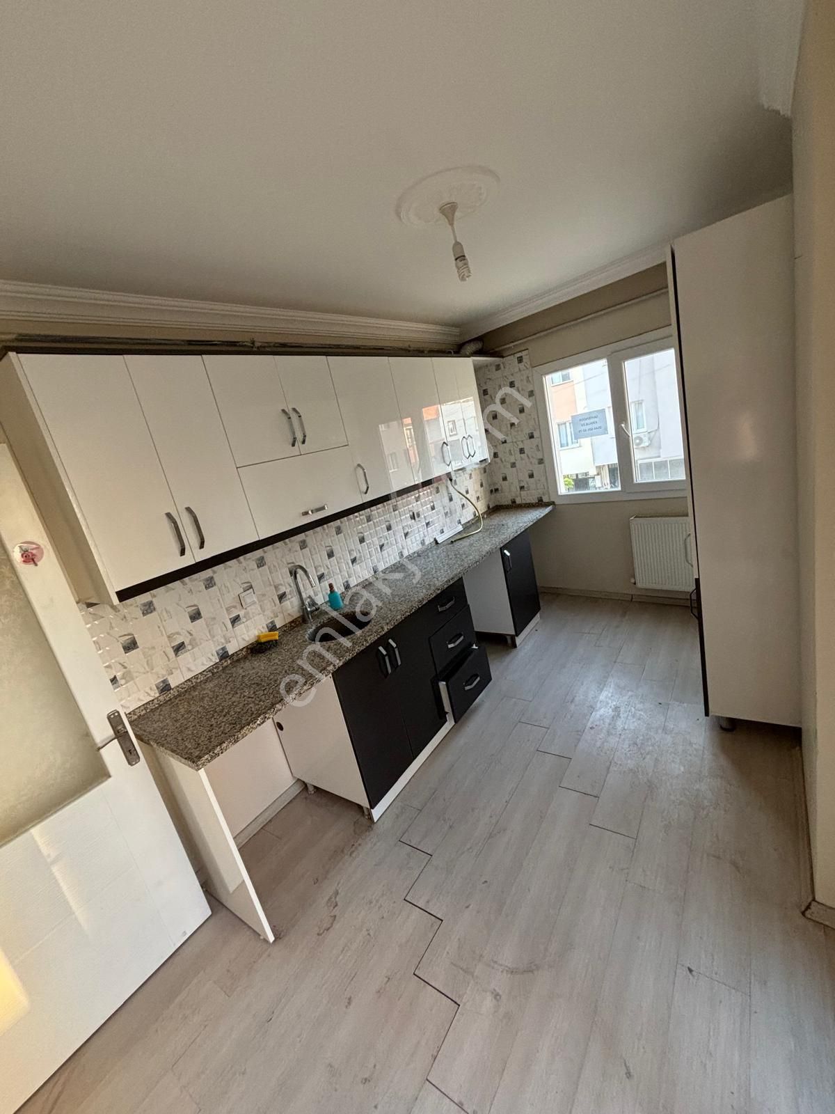 Turgutlu selvi̇li̇tepe mhde 2+1 doğalgazli ki̇ralik dai̇re