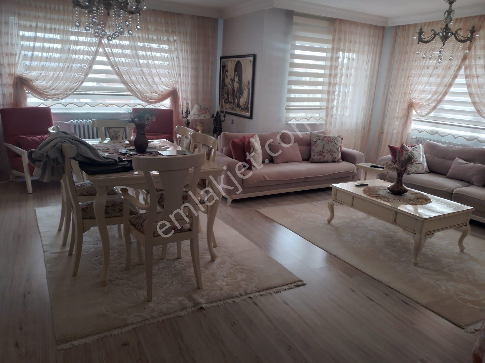 Tepebaşı Batıkent Satılık Daire  BATIKENT GÖKKUŞAĞI SİTESİNDE SATILIK 3+1 DAİRE