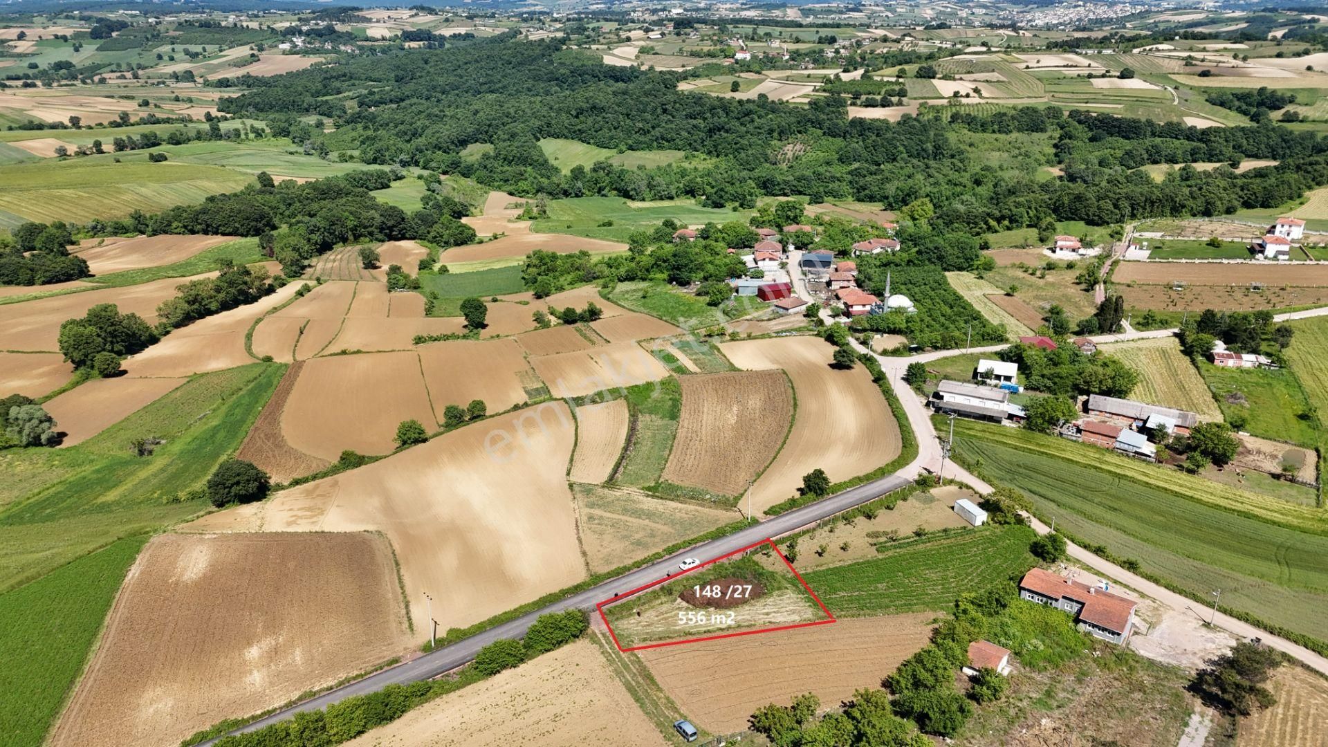 Kandıra Kanatlar Satılık Tarla  KANDIRA KANATLAR MAHALLESİ 556 M2 YOLA CEPHE KISMİ İMARLI TARLA