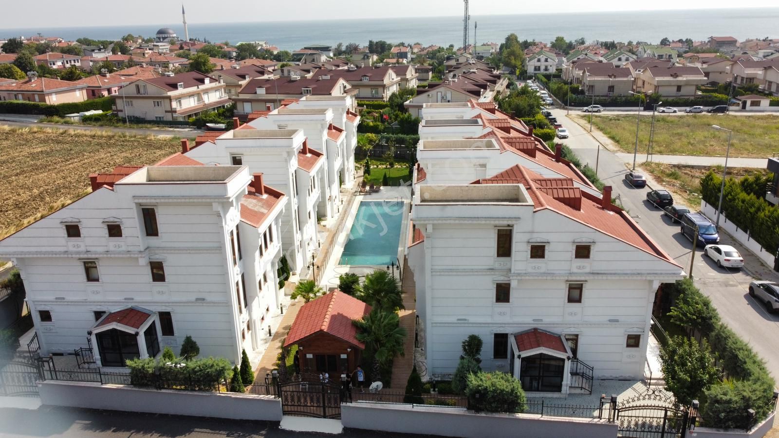 Büyükçekmece Güzelce Satılık Villa  Büyükçekmece Güzelcede Denize 150m Satılık Villa