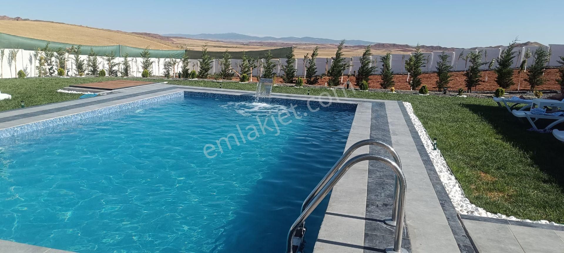 Kırıkkale Delice Havuzlu Satılık Müstakil Ev  İMARLI 1,253 M2 alanda 42 m2 Isıtmalı Yüzme Havuzu 2+1 Ev 90 M2