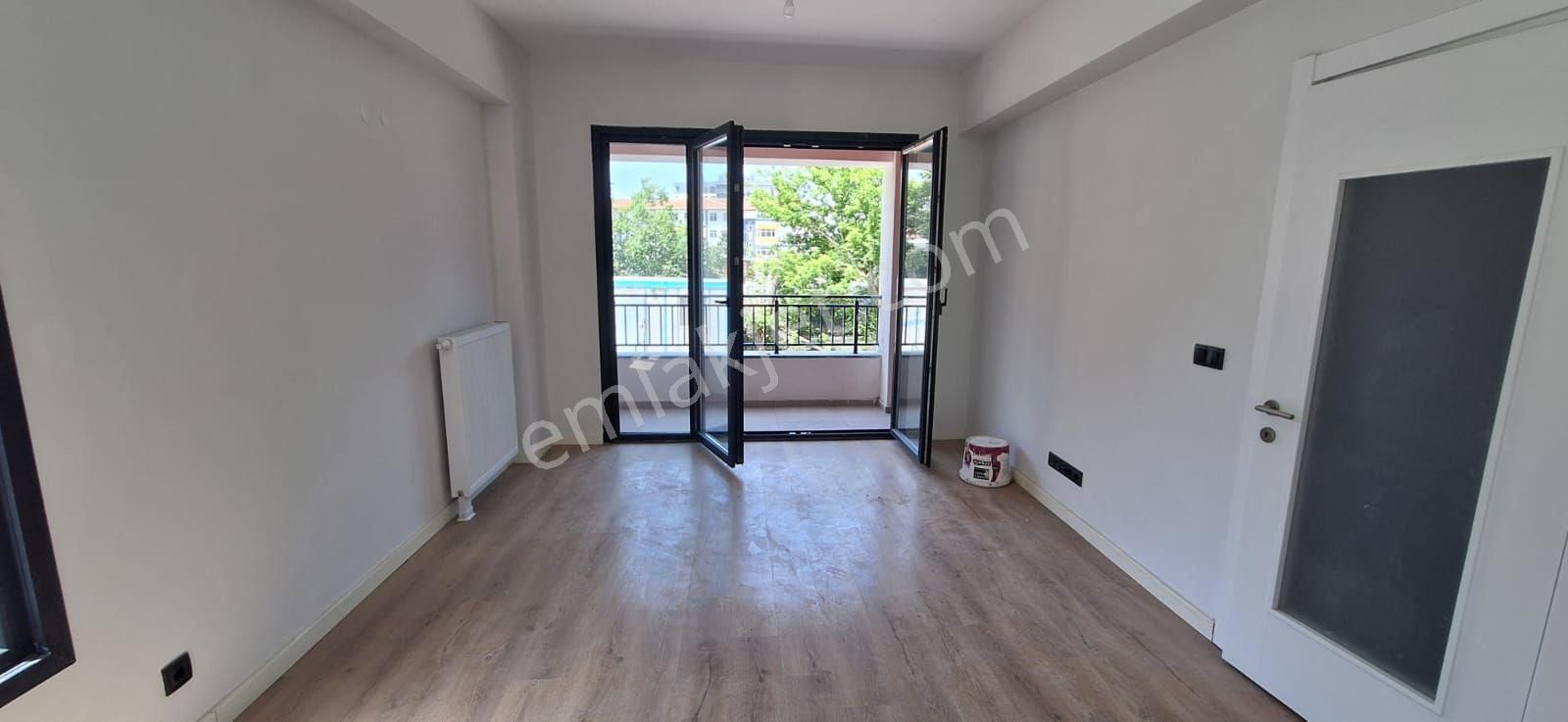 Güngören Gençosman Kiralık Daire SİTE İÇİ KİPTAŞ BLOKLARINDA 98M2 2+1 KAT. 1 OTOPARKLI GÜVENLİKLİ