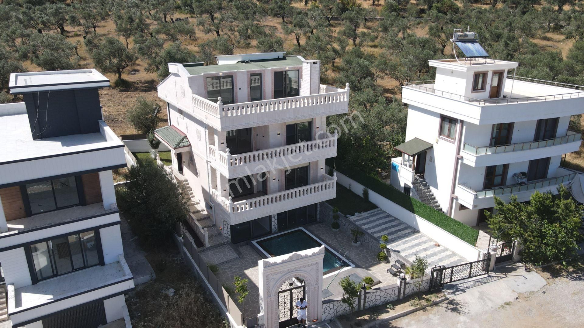 Edremit Güre Satılık Villa  IRMAKSUDAN GÜRE DE DENİZ MANZARALI ÖZEL TASARIM HAVUZLU 7+2VİLLA