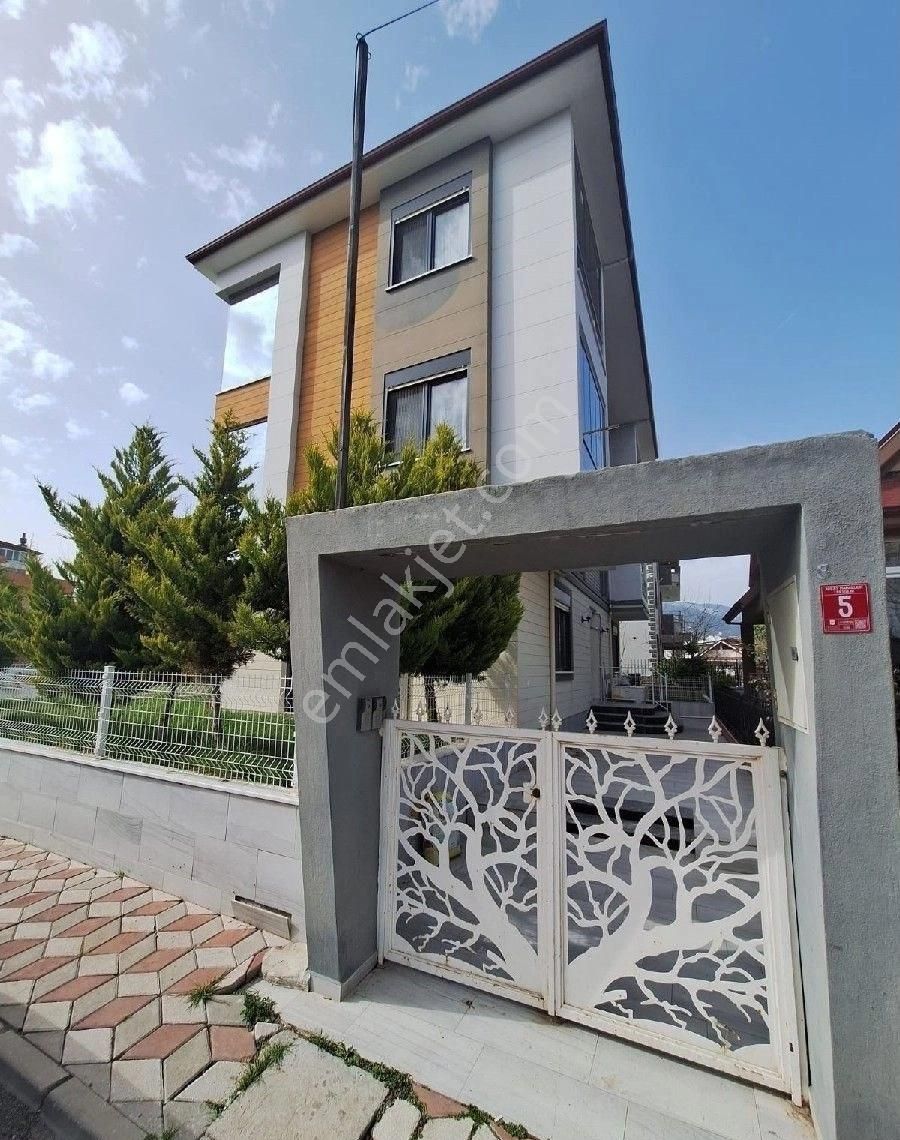 Edremit Akçay Satılık Villa AKÇAY MERKEZDE 4 YILLIK VİLLA