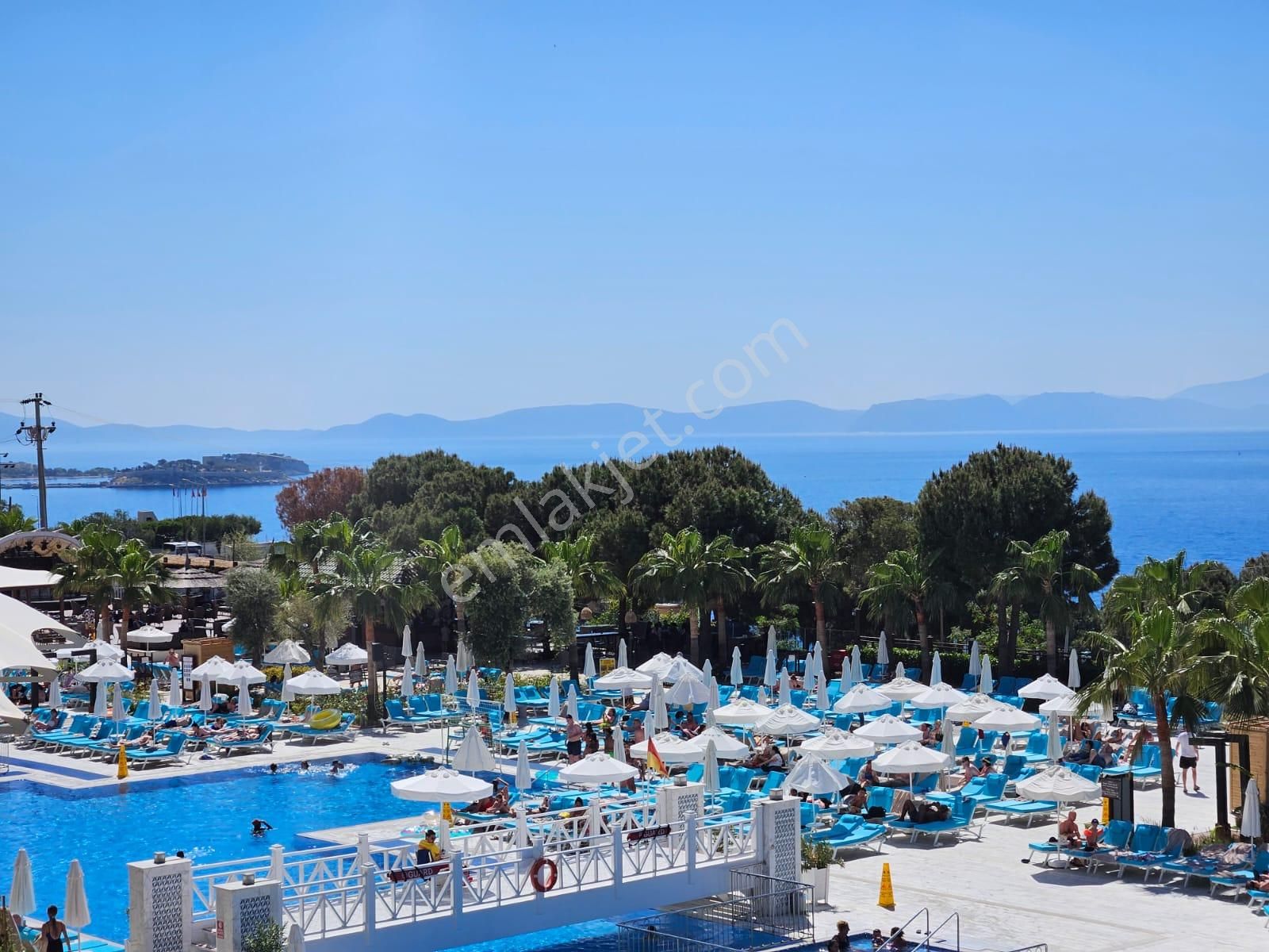 Kuşadası Türkmen Satılık Daire  KUŞADASI RMADA RESORT'TE ÖN TARAFTA DENİZ MANZARALI SATILIK 1+0