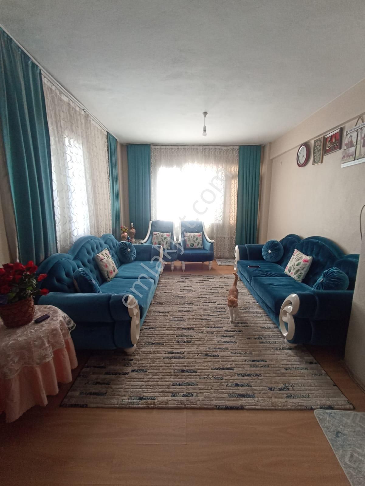 Salihli Kurtuluş Satılık Daire  KURTULUS  KOSU  YOLU POLIS LOKALI KARSISI 3+1 SATILIK DAİRE 