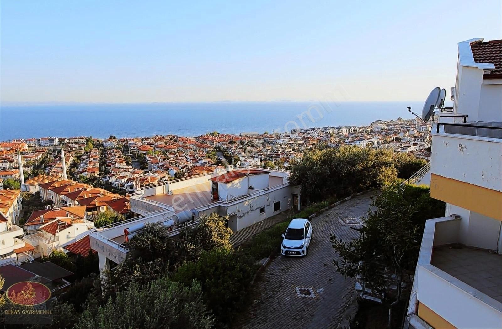 Edremit Altınoluk Satılık Villa ÖZLEM KENT SİTESİ'NDE -PANORAMİK DENİZ MANZARALI - HAVUZLU VİLLA