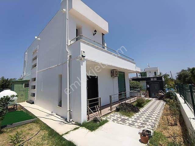 Girne Ozanköy Köyü Satılık Villa  Kıbrıs Girne ozankoy bölgesinde satılık 3+1 havuzlu villa