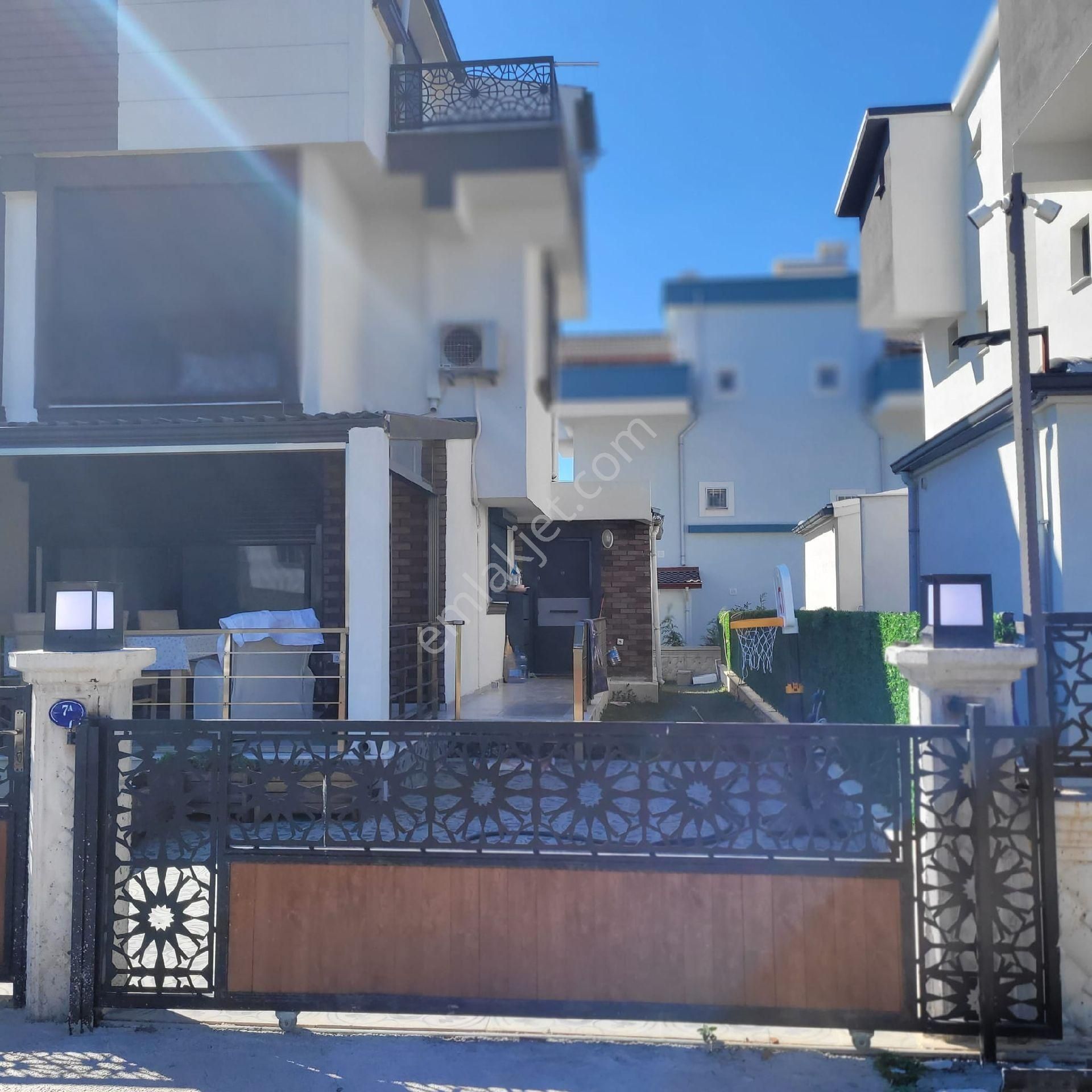 Dikili Cumhuriyet Satılık Yazlık Dikili de satılık eşyalı dubleks villa