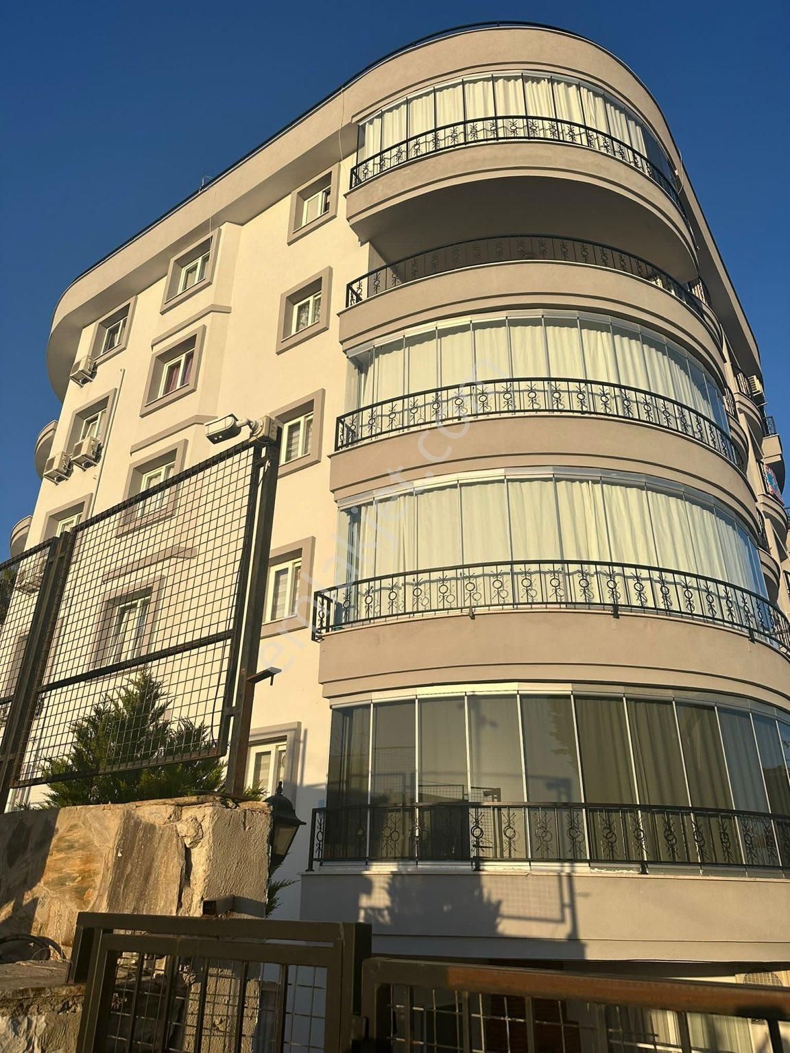 Kuşadası Kadınlar Denizi Satılık Daire KUŞADASI KADINLAR DENİZİ BÖLGESİNDE 3+1 SATILIK DAİRE