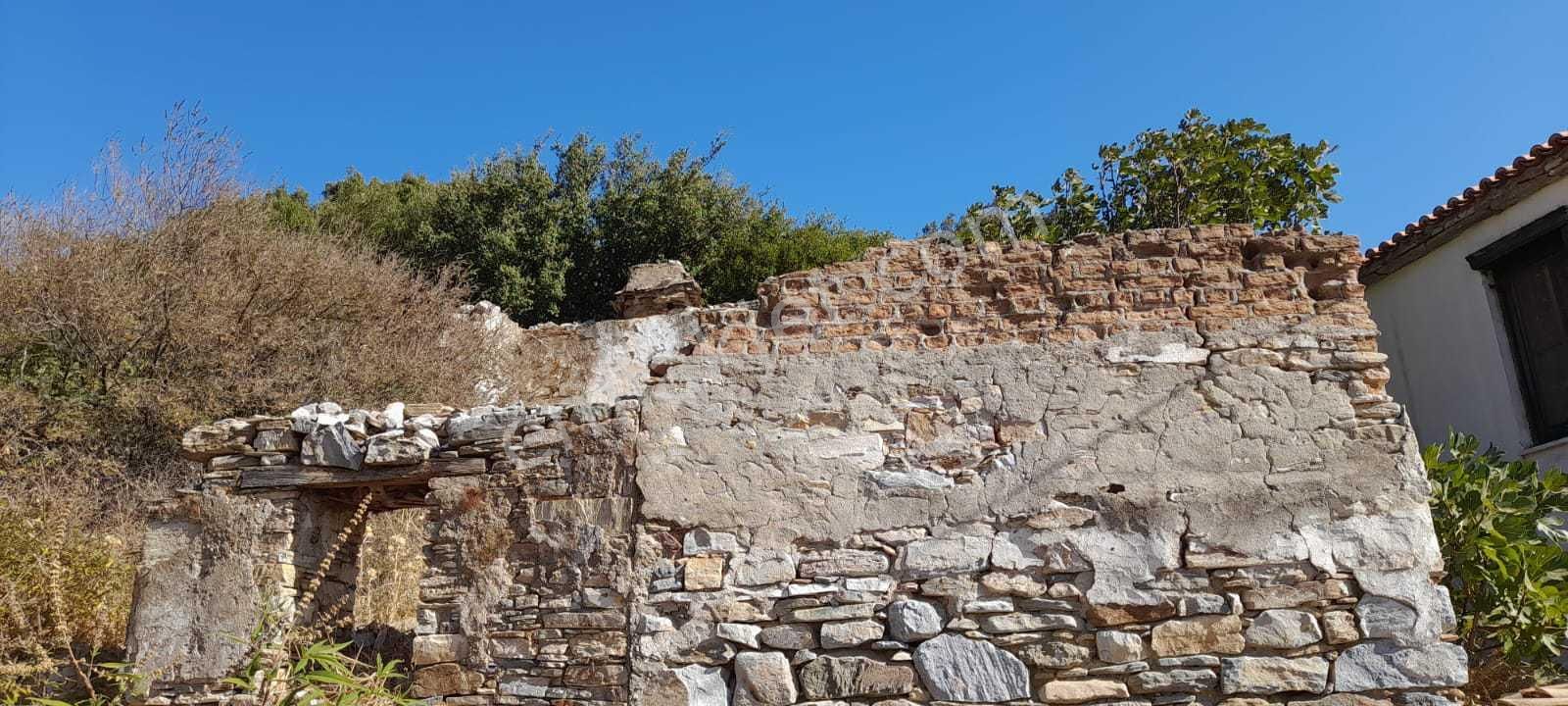 Eski Doğanbey'de Satılık Avlulu Taş Ev ( Harabe ) - Görsel 2