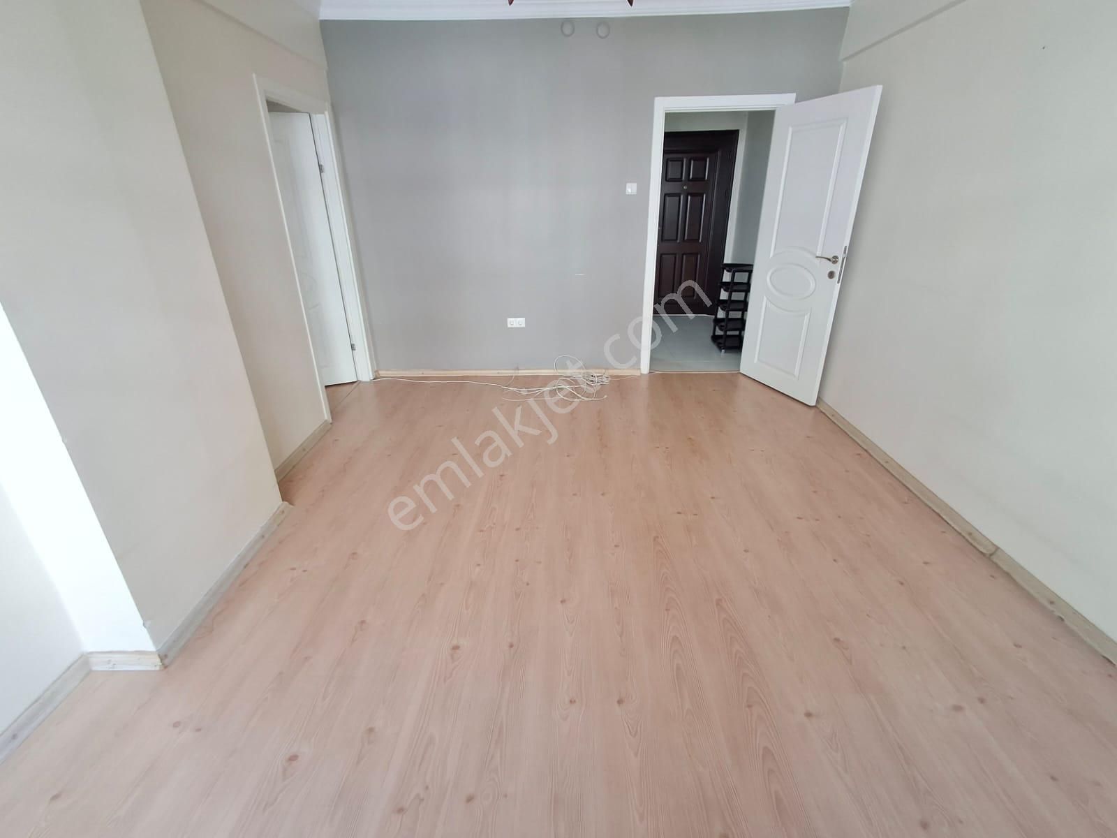 Beyoğlu Kulaksız Kiralık Daire  KULAKSIZ CADDESİ ÜZERİNDE 2.KATTA TERTEMİZ 2+1 KİRALIK DAİRE!