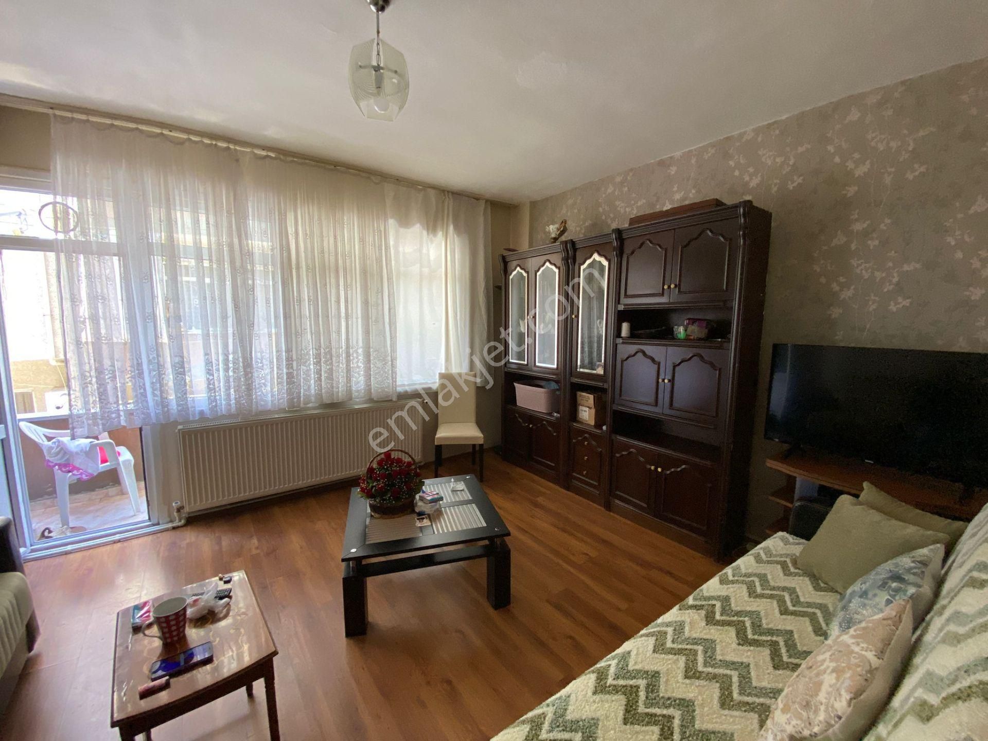 Kağıthane Gültepe Satılık Daire  GÜLTEPE'DE CADDEYE YAKIN,1+1,65M2,2.KAT,SATILIK DAİRE ARTUM'DAN