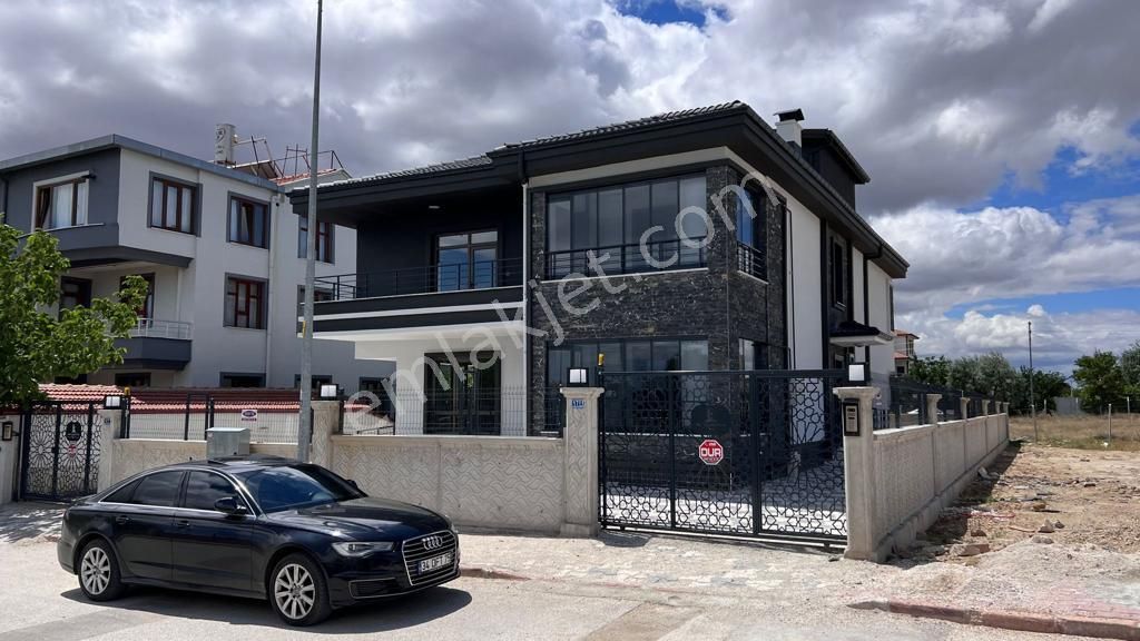 Selçuklu Sille Ak Satılık Villa  EMRAH ÇİFTCİ'DEN SELÇUKLU SİLLE AK MAH. ABDULHAMİT CAD.YANI SATILIK 7+2 ULTRA LÜKS VİLLA