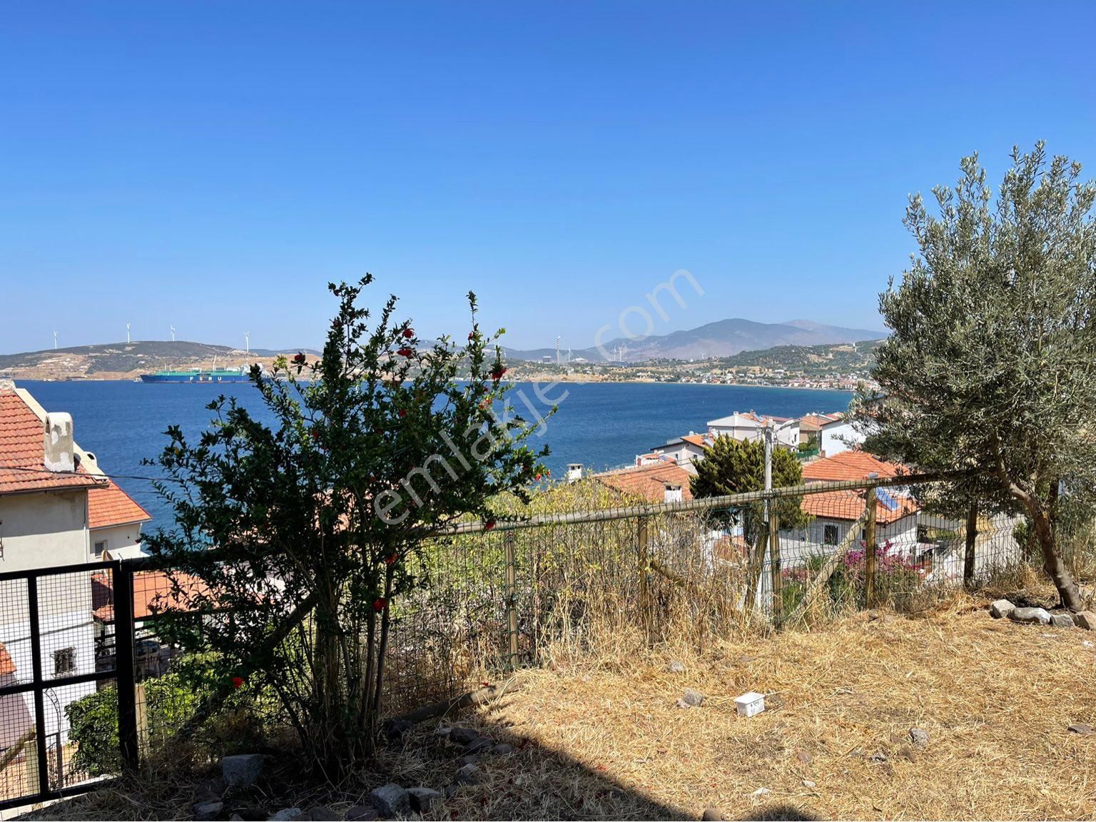 Foça Cumhuriyet Kiralık Daire YENİFOÇA DONATKENT’TE GENİŞ DENİZ MANZARALI BAHÇELİ DAİRE