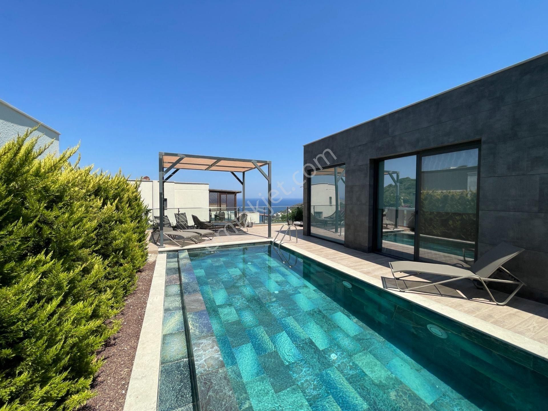 Muğla Bodrum Deniz Manzaralı Kiralık Villa Yalıkavak Geriş'te Lüks ve Konforlu Özel Havuzlu 3+1 Villa